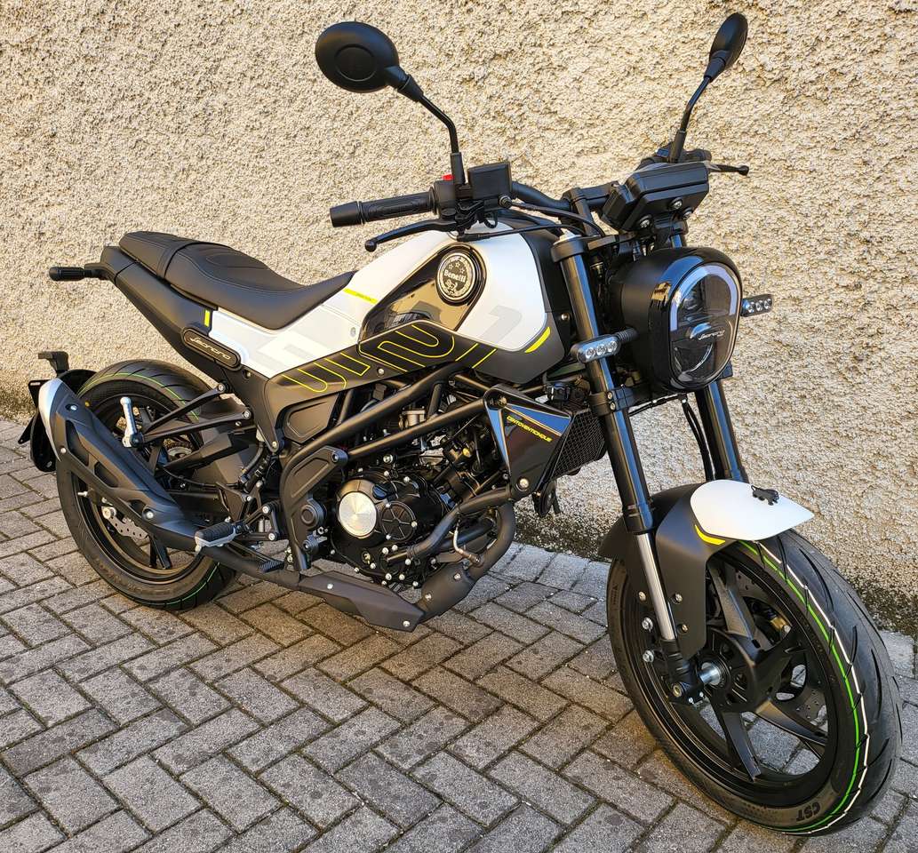 Benelli Leoncino 125