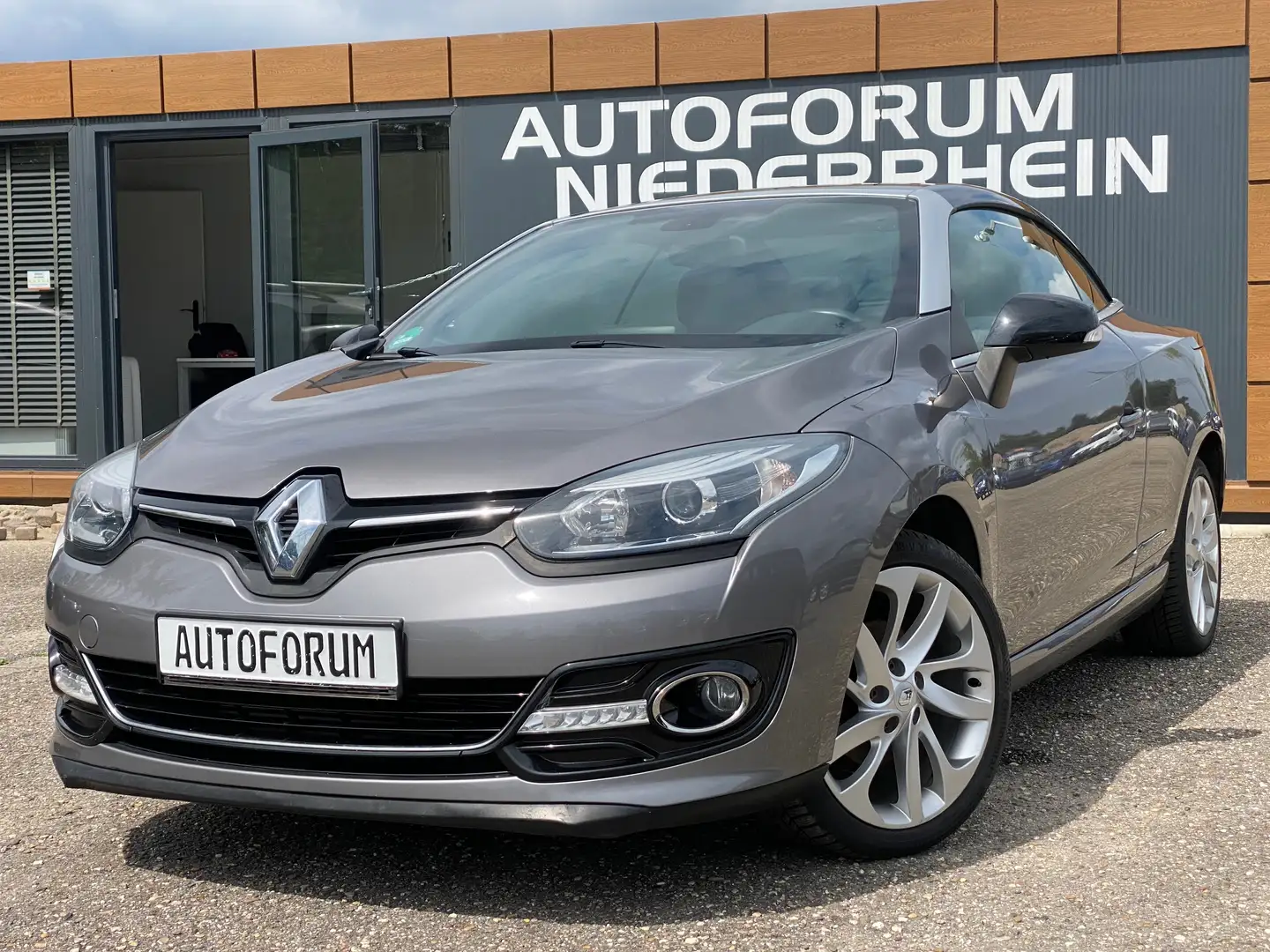 Renault Megane Luxe 1.2 TCe Voll-LEDER* NAVIGATION* PANORAMADACH* Grau - 1
