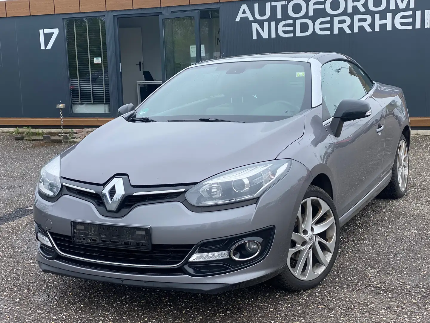 Renault Megane Luxe 1.2 TCe Voll-LEDER* NAVIGATION* PANORAMADACH* Gris - 1