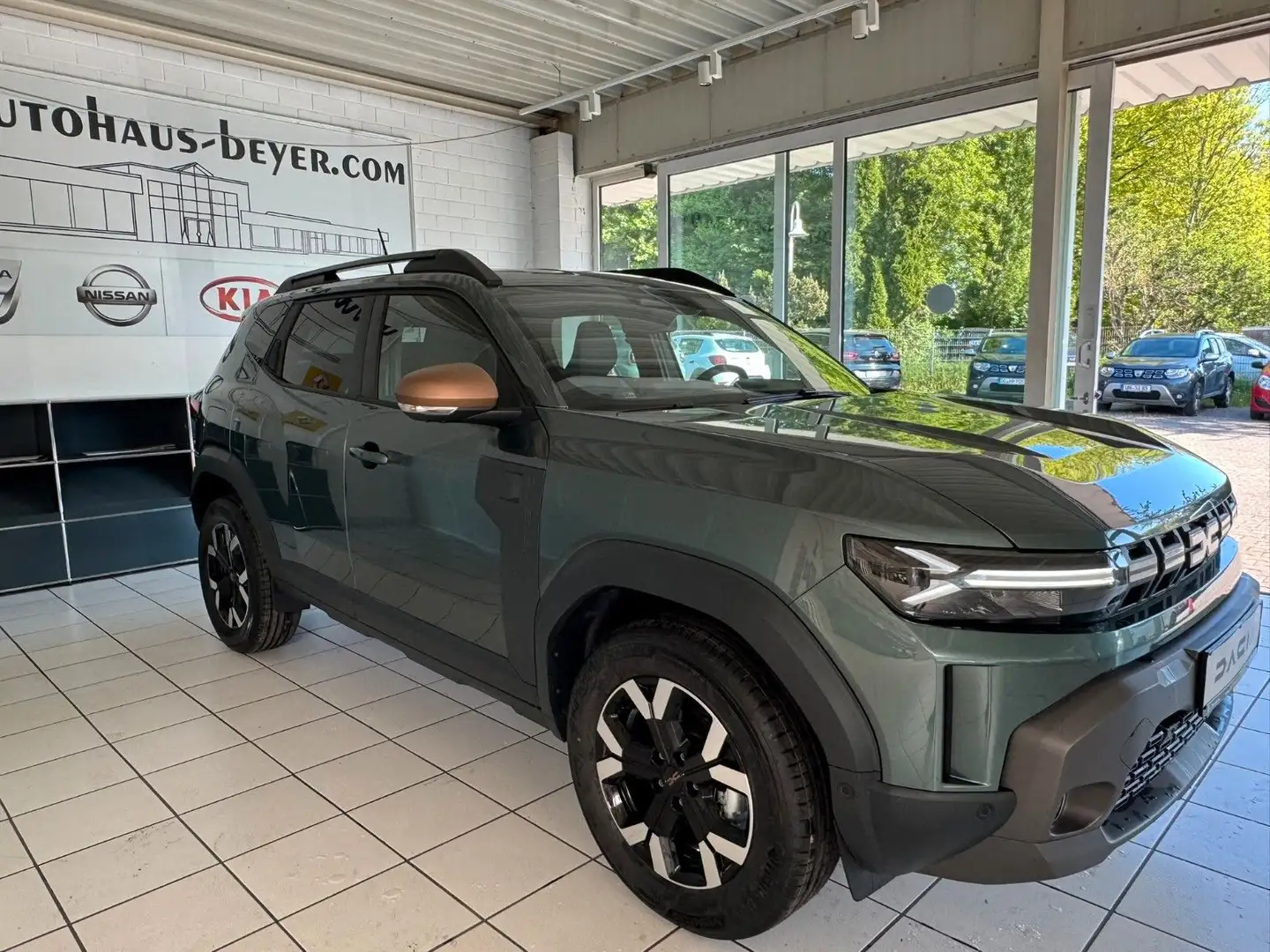 Dacia Duster III Hybrid 140 Extreme Grün - 2