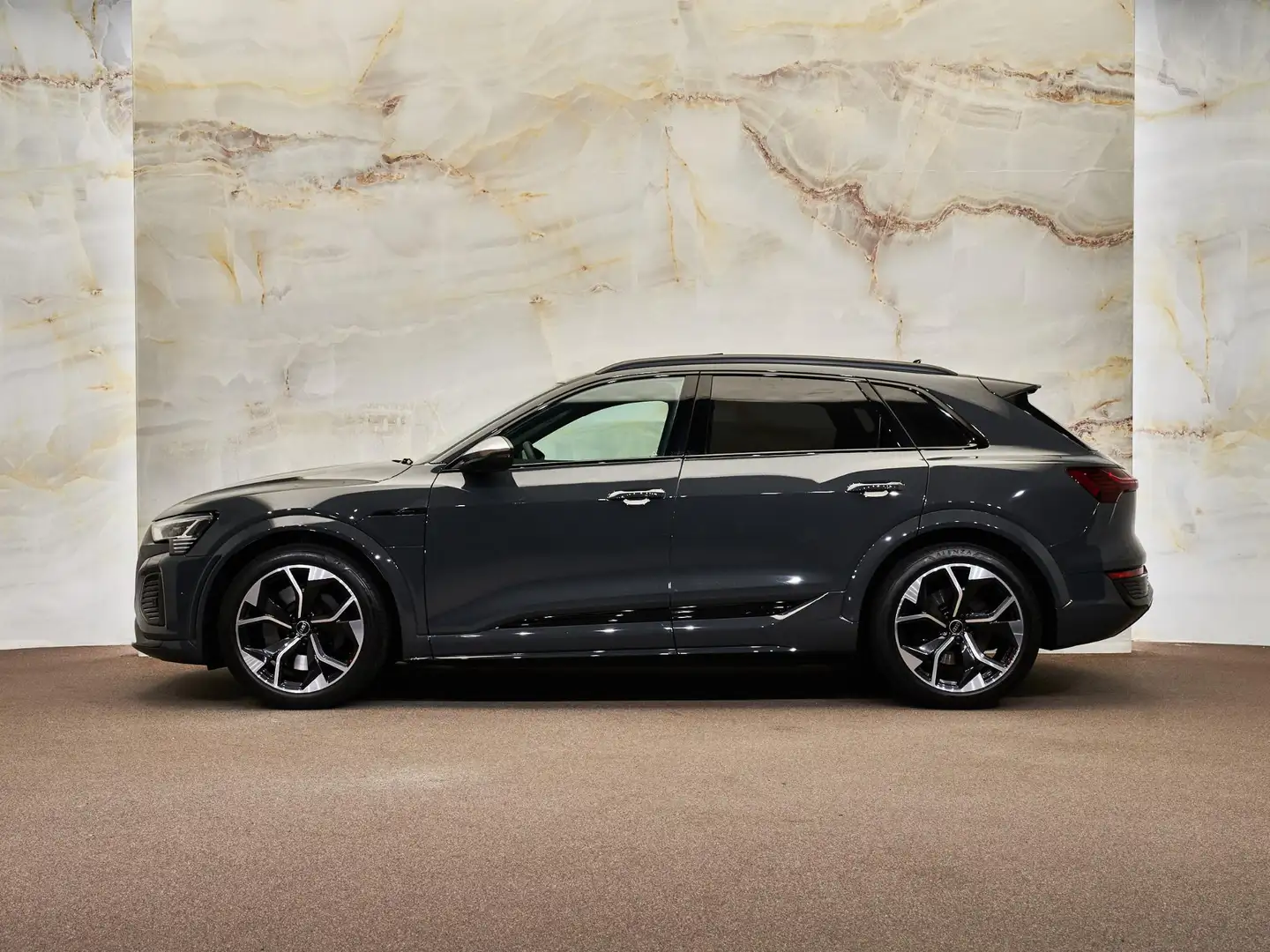 Audi SQ8 e-tron Quattro, NL-auto, 1e eig., pano, 21", luchtv., S S Grau - 2