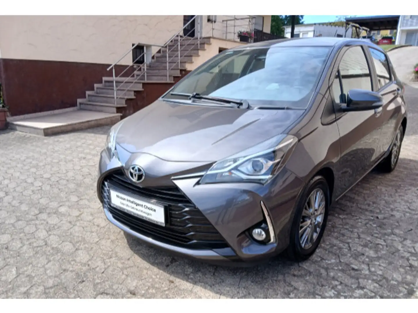 Toyota Yaris 1.5 Dual-VVT-iE Comfort Rückfahrkamera Kli Šedá - 2