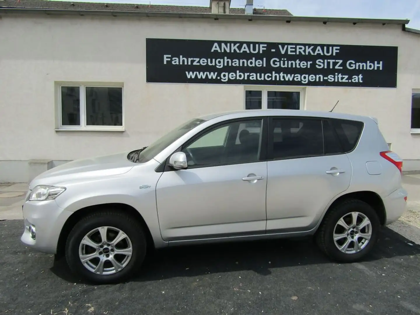 Toyota RAV 4 Executive Silber - 2