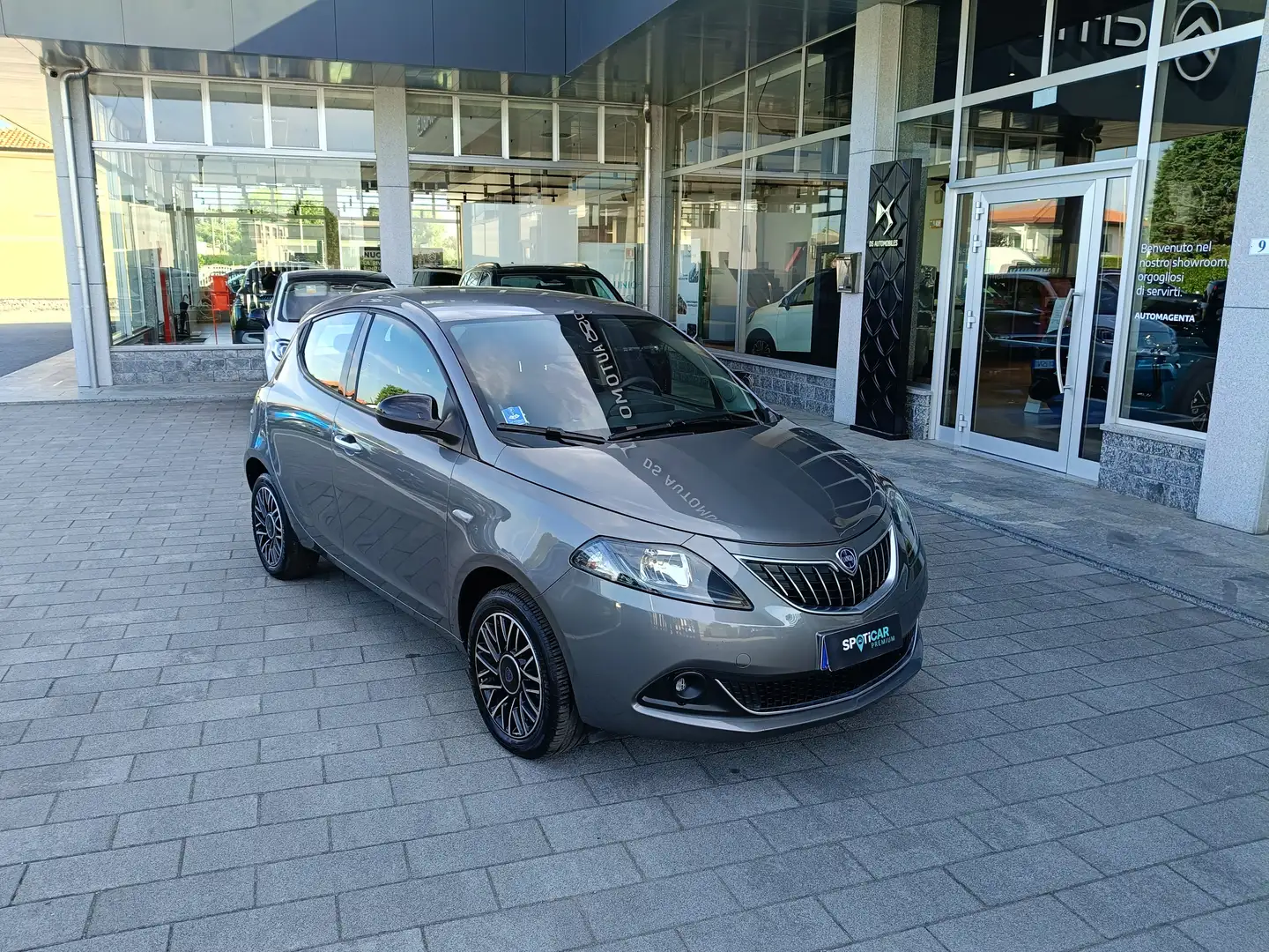 Lancia Ypsilon 1.0 Hybrid 69cv PLATINO AZIENDALE Gris - 1