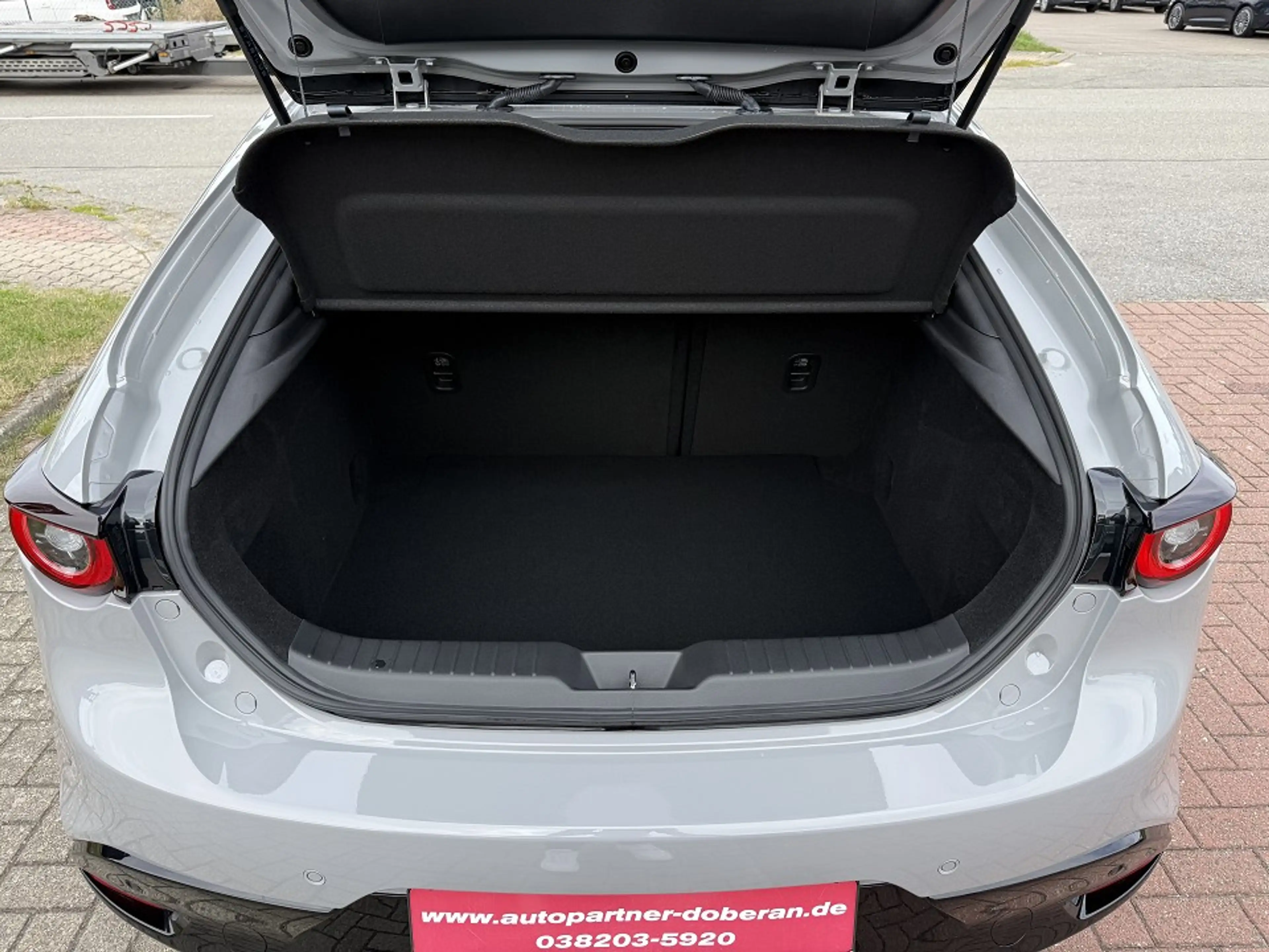 Mazda 3 2027 2.5L e-SKYACTIV G 140ps 6AT Homura — photo 4