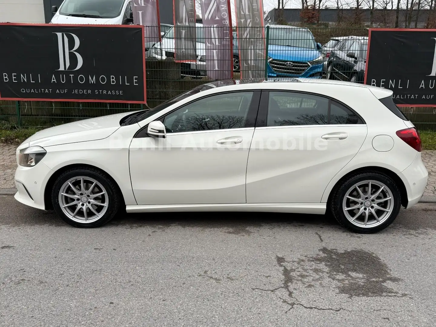Mercedes-Benz A 220 CDI /BlueEfficiency/AUTOM/NAVI/PANO/LEDER/ Blanc - 2