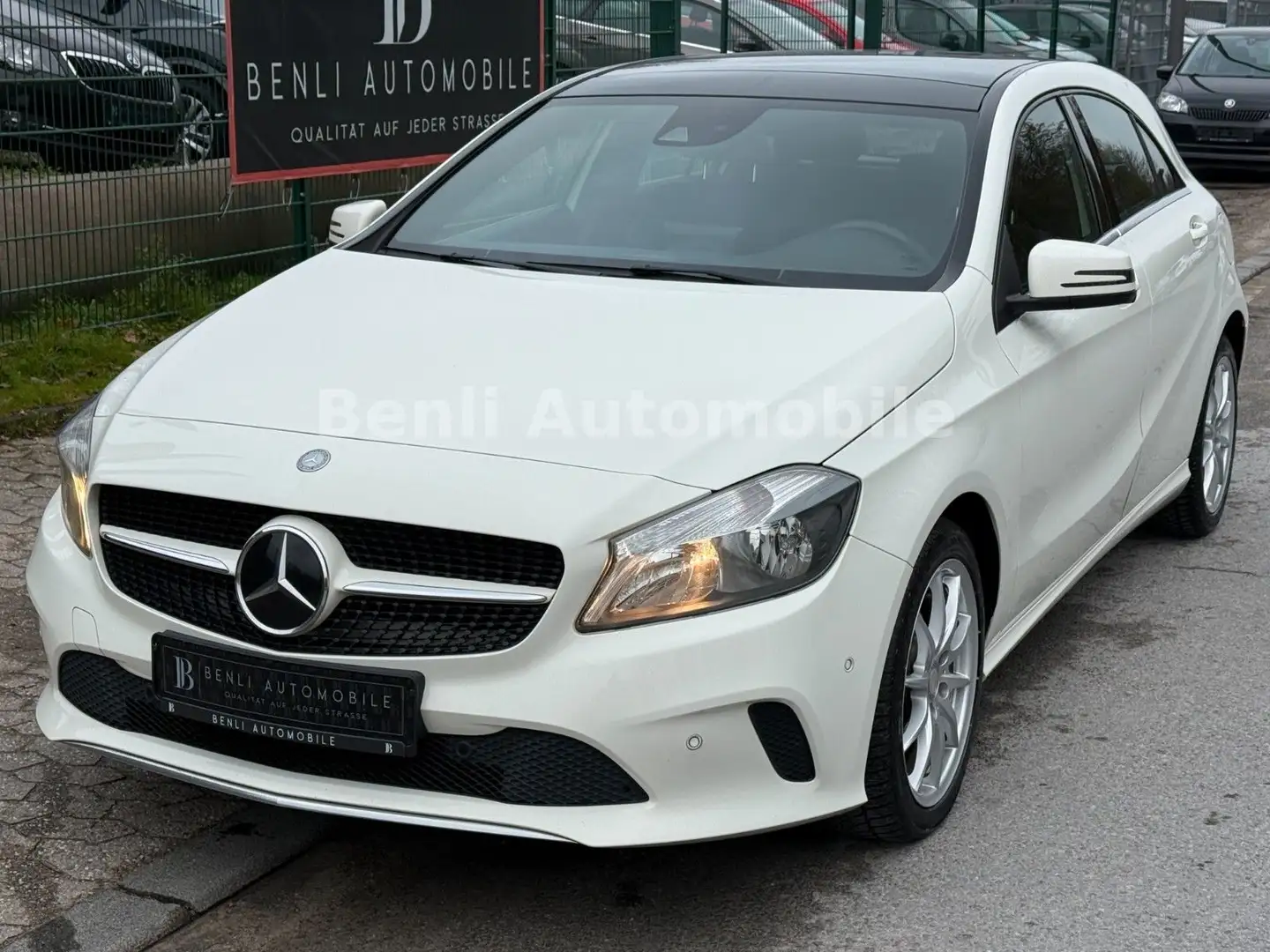 Mercedes-Benz A 220 CDI /BlueEfficiency/AUTOM/NAVI/PANO/LEDER/ Blanc - 1