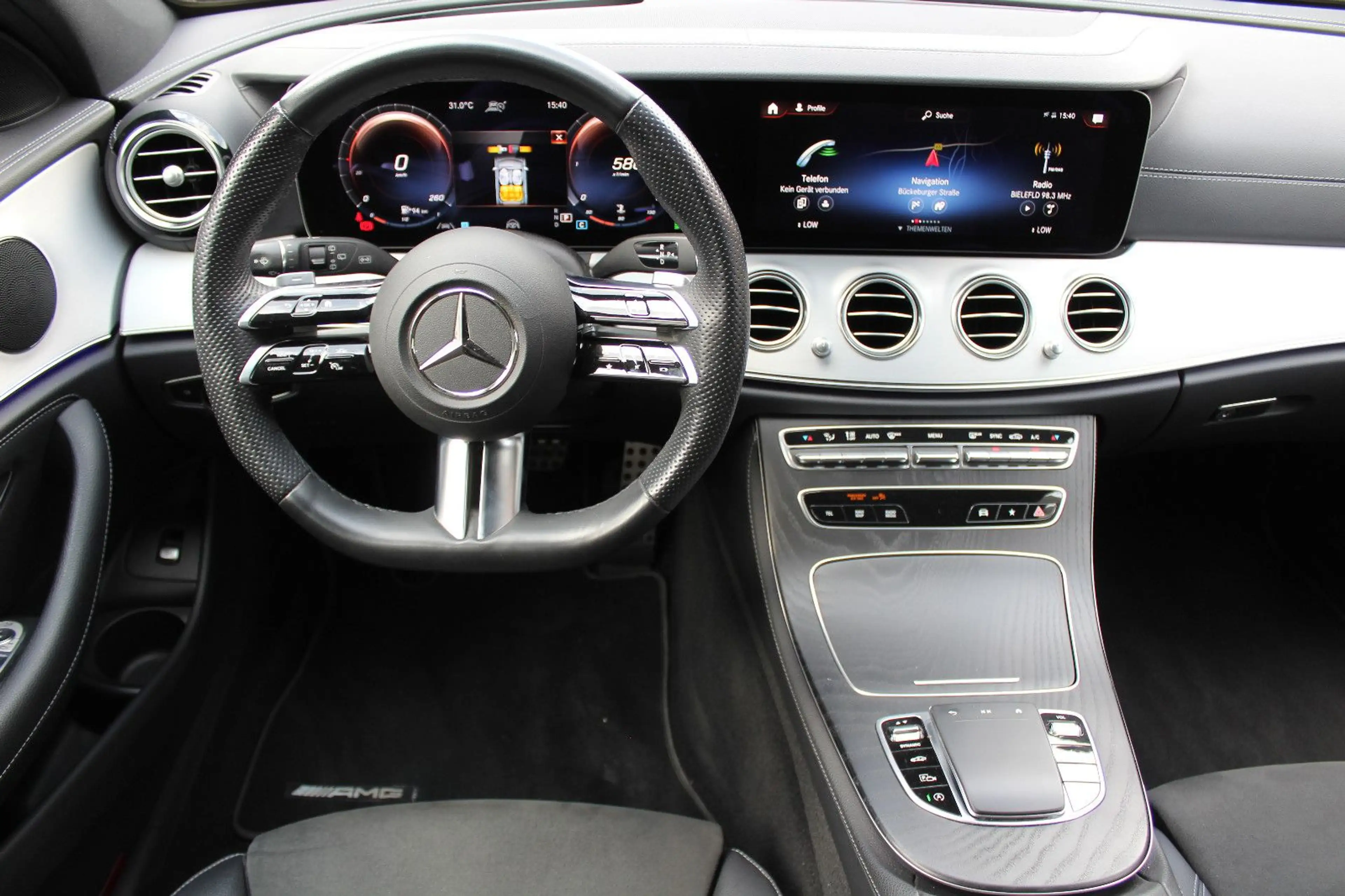 Mercedes-Benz E 400 d 4-Matic AMG Line (PANORAMADACH,HEAD-UP) — photo 11
