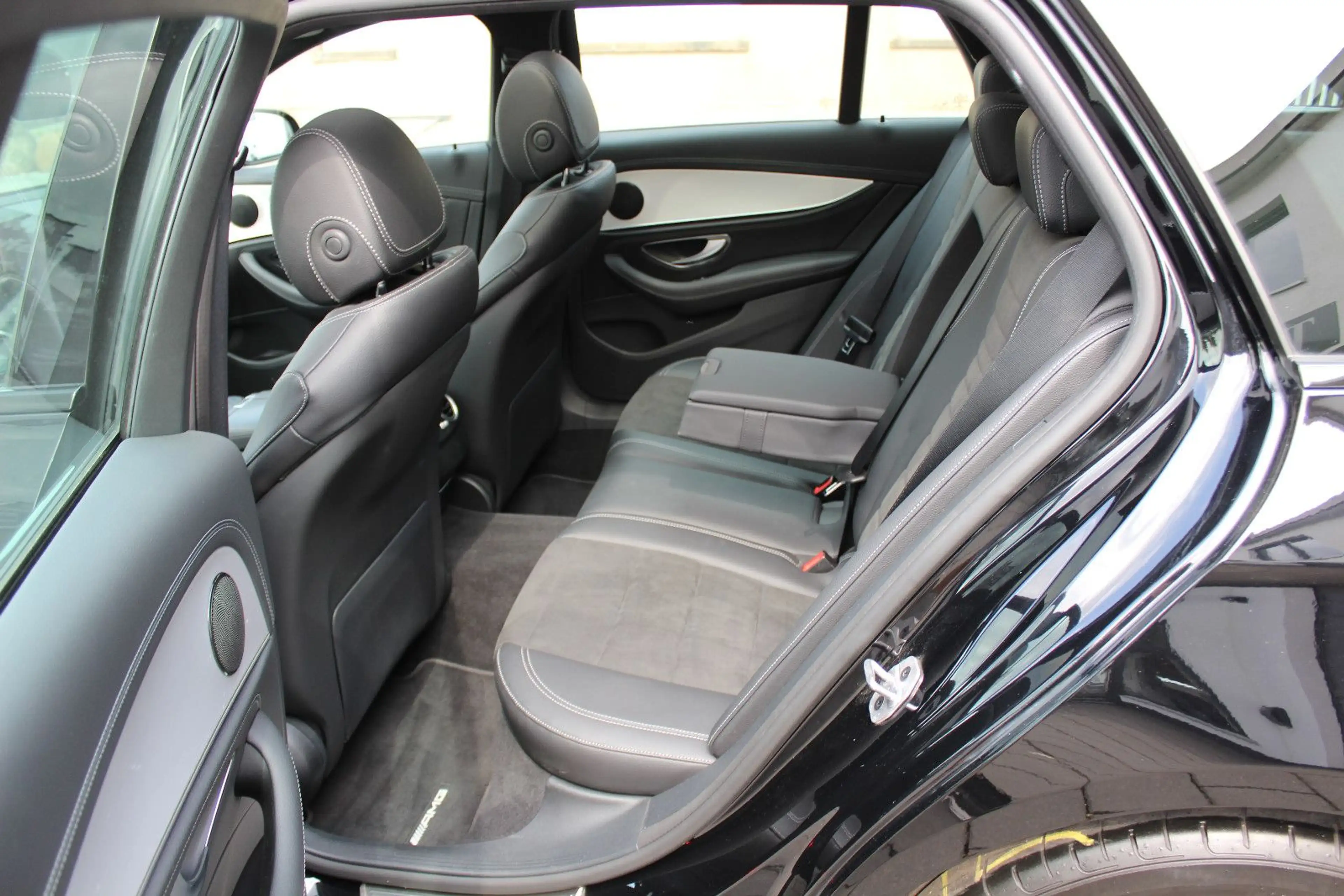 Mercedes-Benz E 400 d 4-Matic AMG Line (PANORAMADACH,HEAD-UP) — photo 9