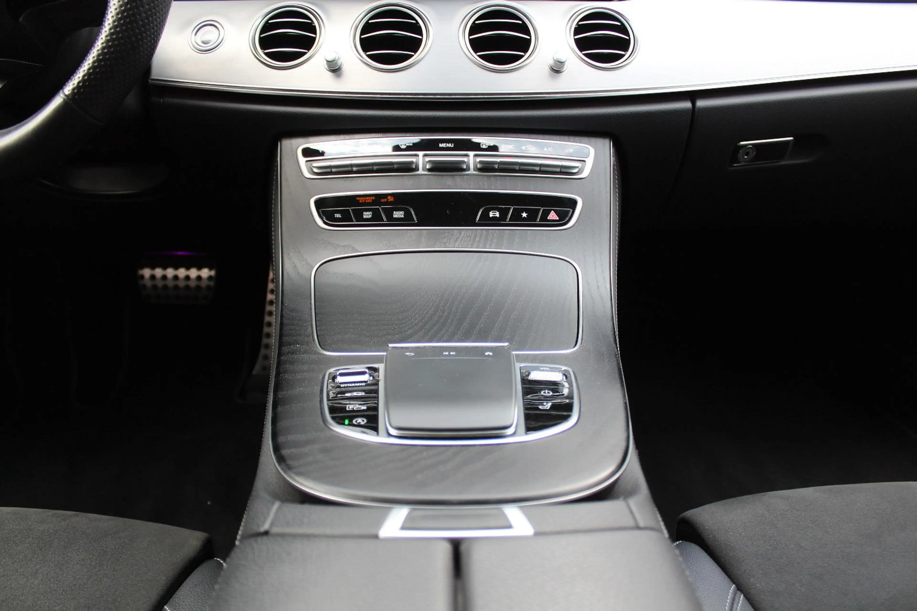 Mercedes-Benz E 400 d 4-Matic AMG Line (PANORAMADACH,HEAD-UP) — photo 13