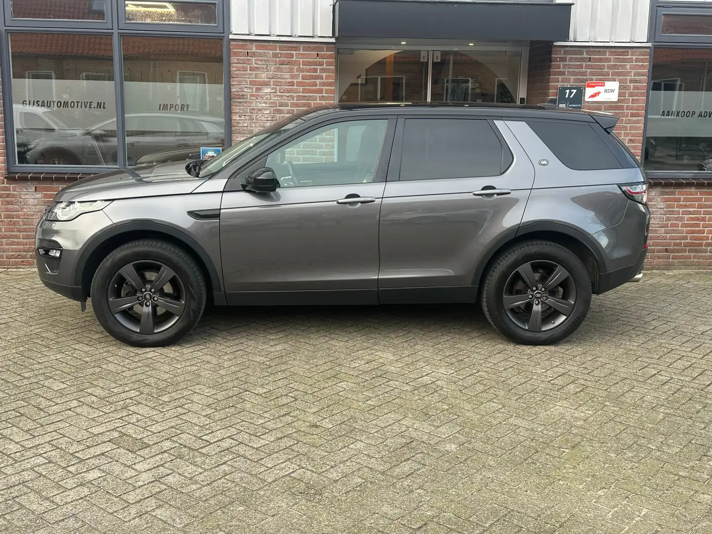 Land Rover Discovery Sport 2.0 TD4 UrbSer SE Dy Grijs - 1