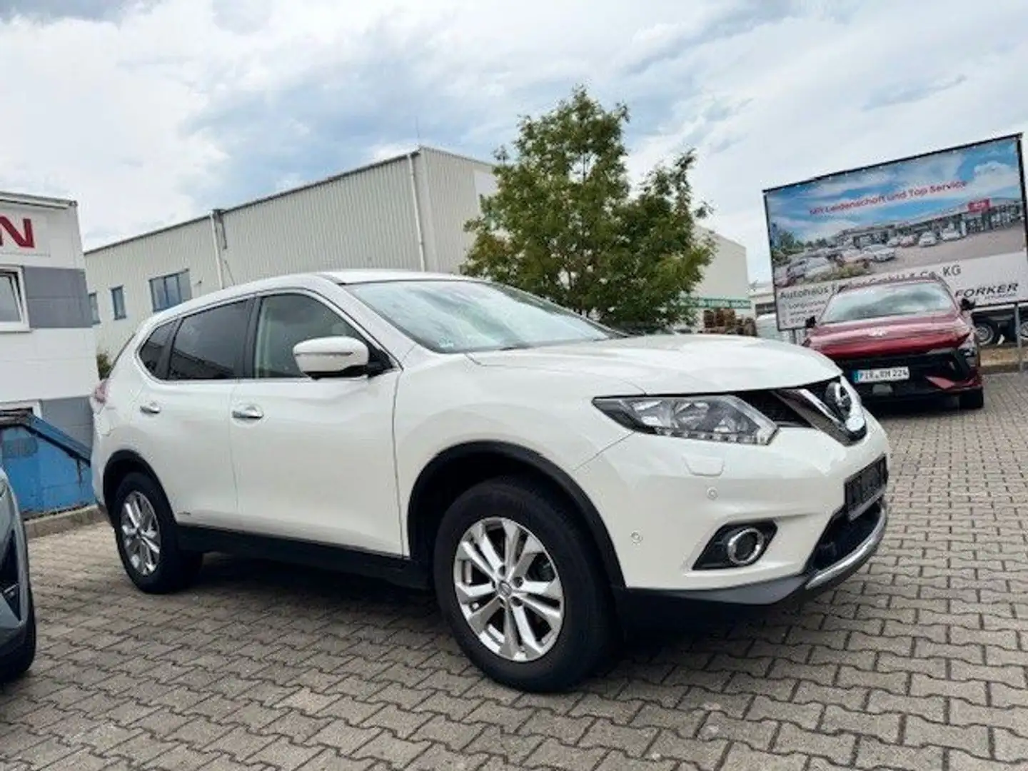 Nissan X-Trail 1.6 dCi Acenta 4x2 360° Navi DAB Weiß - 2