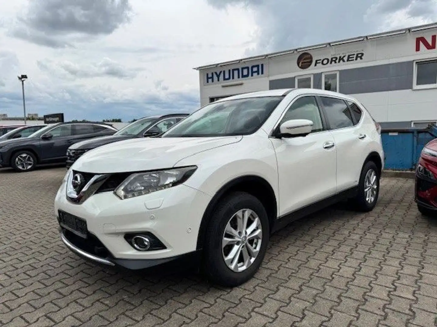 Nissan X-Trail 1.6 dCi Acenta 4x2 360° Navi DAB Weiß - 1