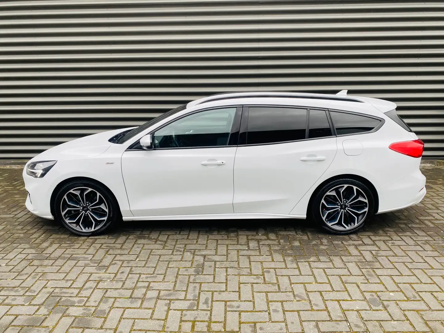 Ford Focus Wagon 1.5 EcoBlue ST Line Business Wit - 2