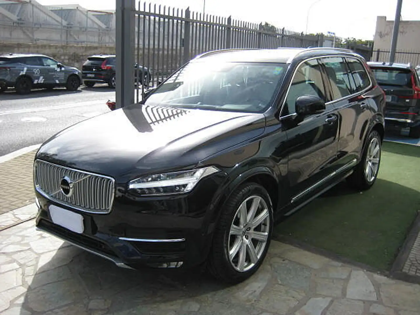 Volvo XC90 D5 AWD G INS 7P Zwart - 2