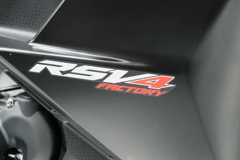 Aprilia RSV4 - foto 4
