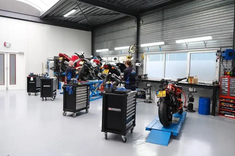 Aprilia RSV4 - foto 8