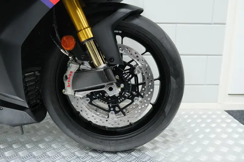 Aprilia RSV4 - foto 2