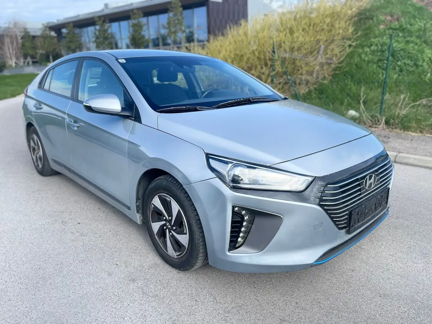 Hyundai IONIQ Style Hybrid Gris - 1