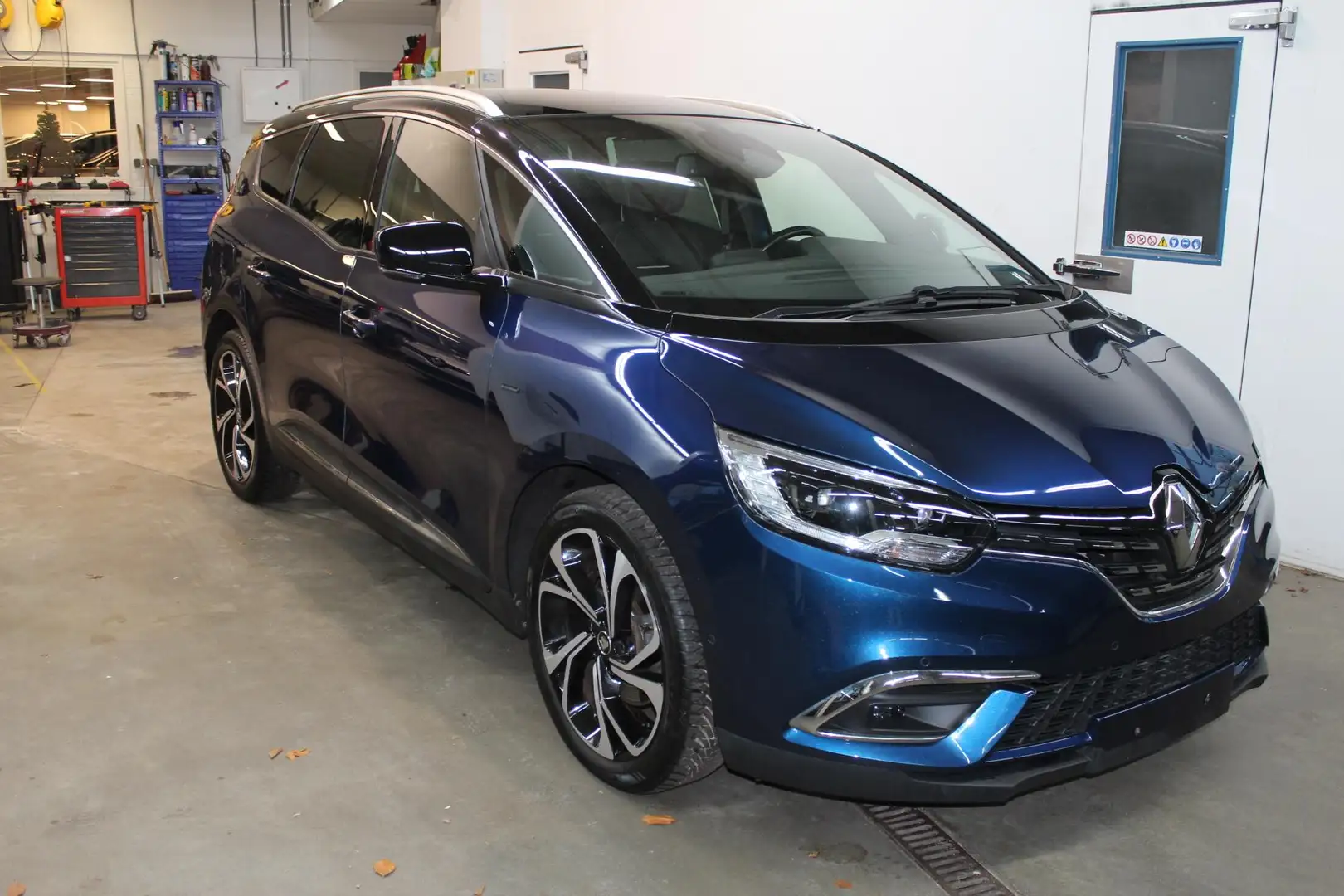 Renault Grand Scenic 1.3 TCe Black Edition 160 pk Automaat Blauw - 2
