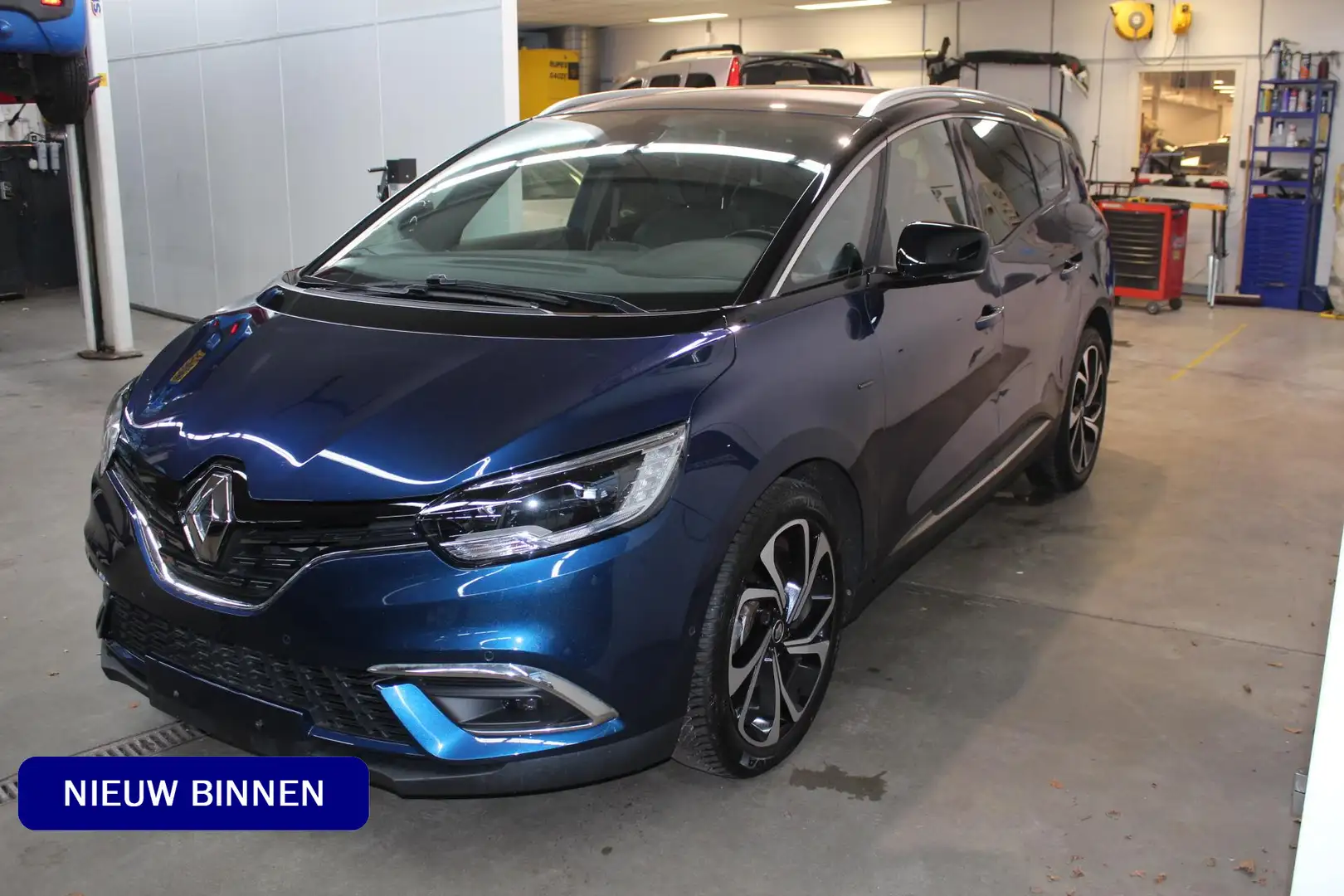 Renault Grand Scenic 1.3 TCe Black Edition 160 pk Automaat Blauw - 1