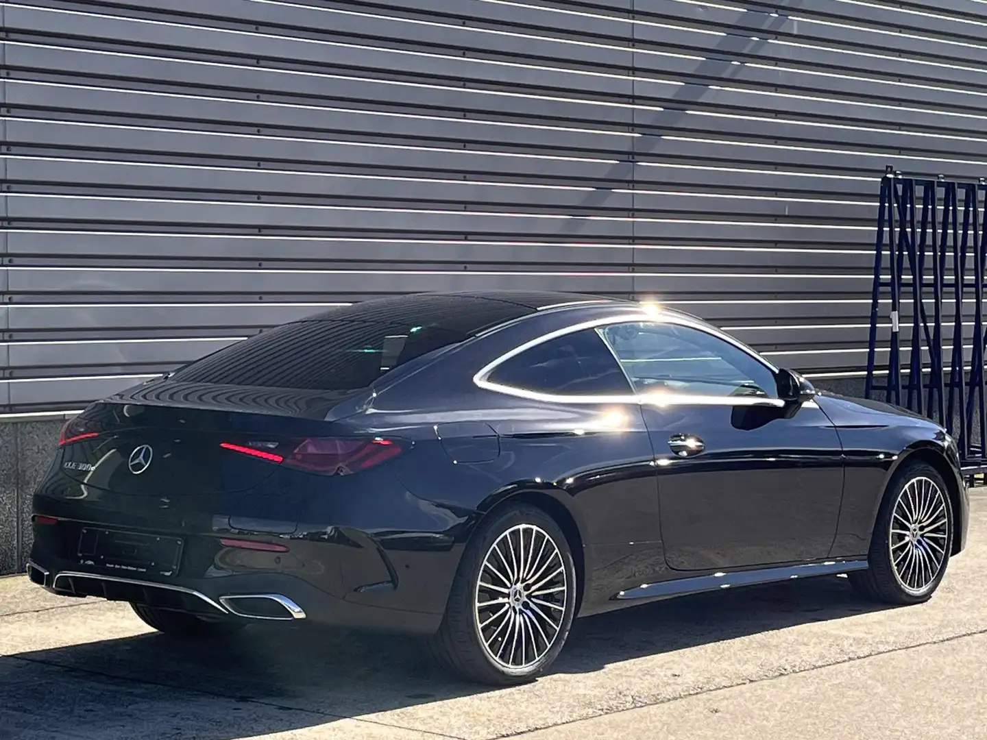 Mercedes-Benz CLE 300 Coupé e AMG Plugin hyb 13 gr Co2 Schwarz - 2
