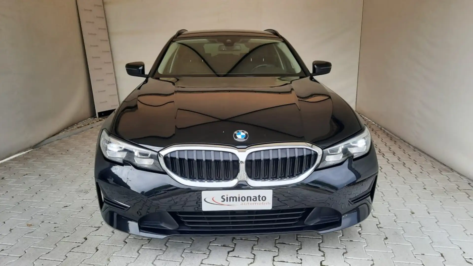 BMW 316 d Touring Business Advantage Zwart - 2