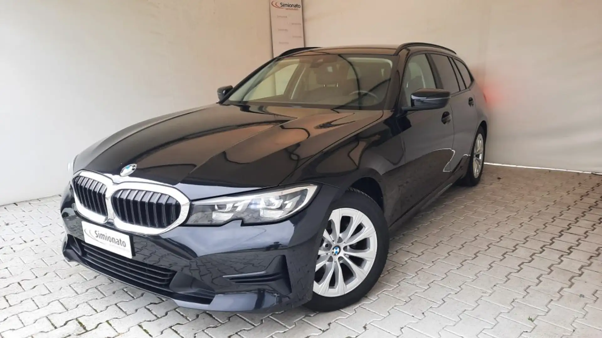 BMW 316 d Touring Business Advantage Zwart - 1