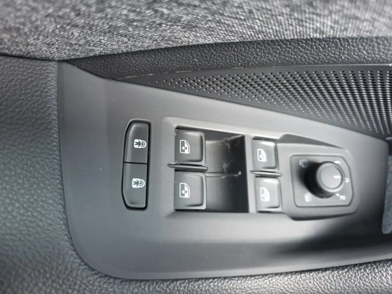 Skoda Superb Combi 2,0TDI DSG Navi/DCC/ACC/Kamera/Sitzhz. **, миниатюра 24