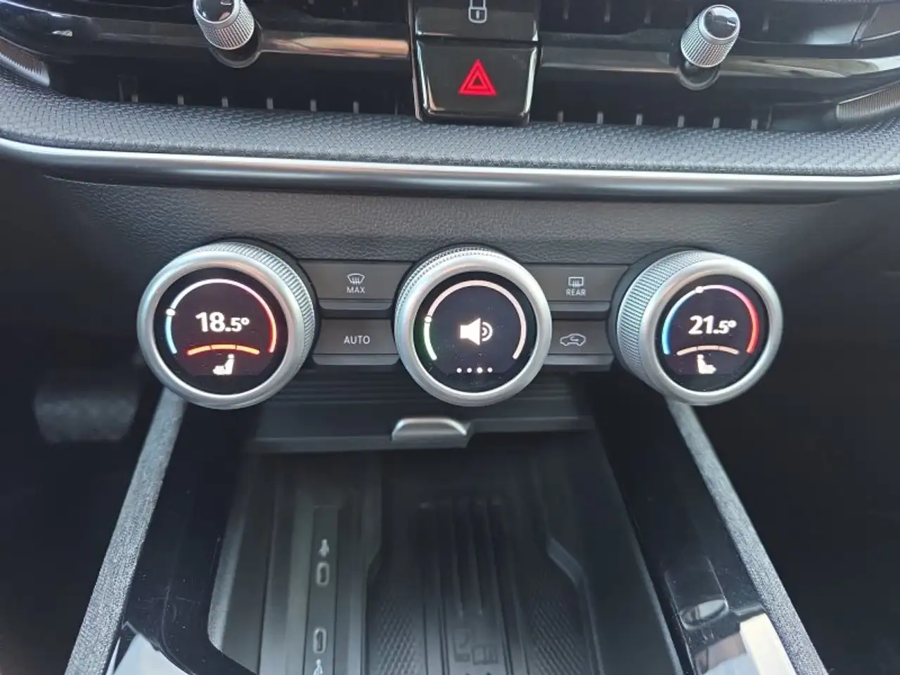 Skoda Superb Combi 2,0TDI DSG Navi/DCC/ACC/Kamera/Sitzhz. **, миниатюра 26