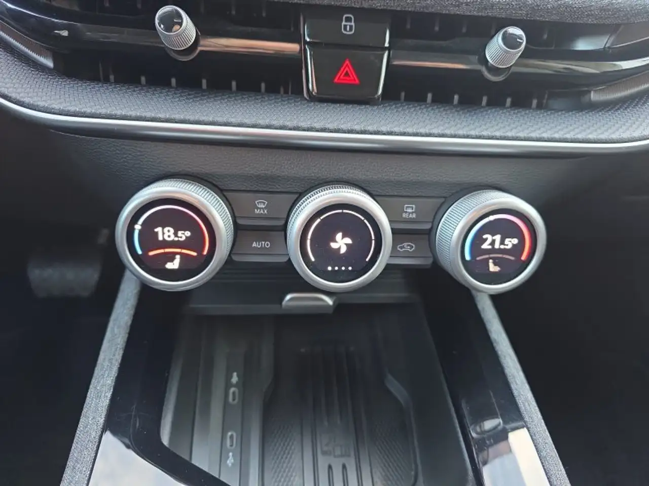 Skoda Superb Combi 2,0TDI DSG Navi/DCC/ACC/Kamera/Sitzhz. **, миниатюра 25