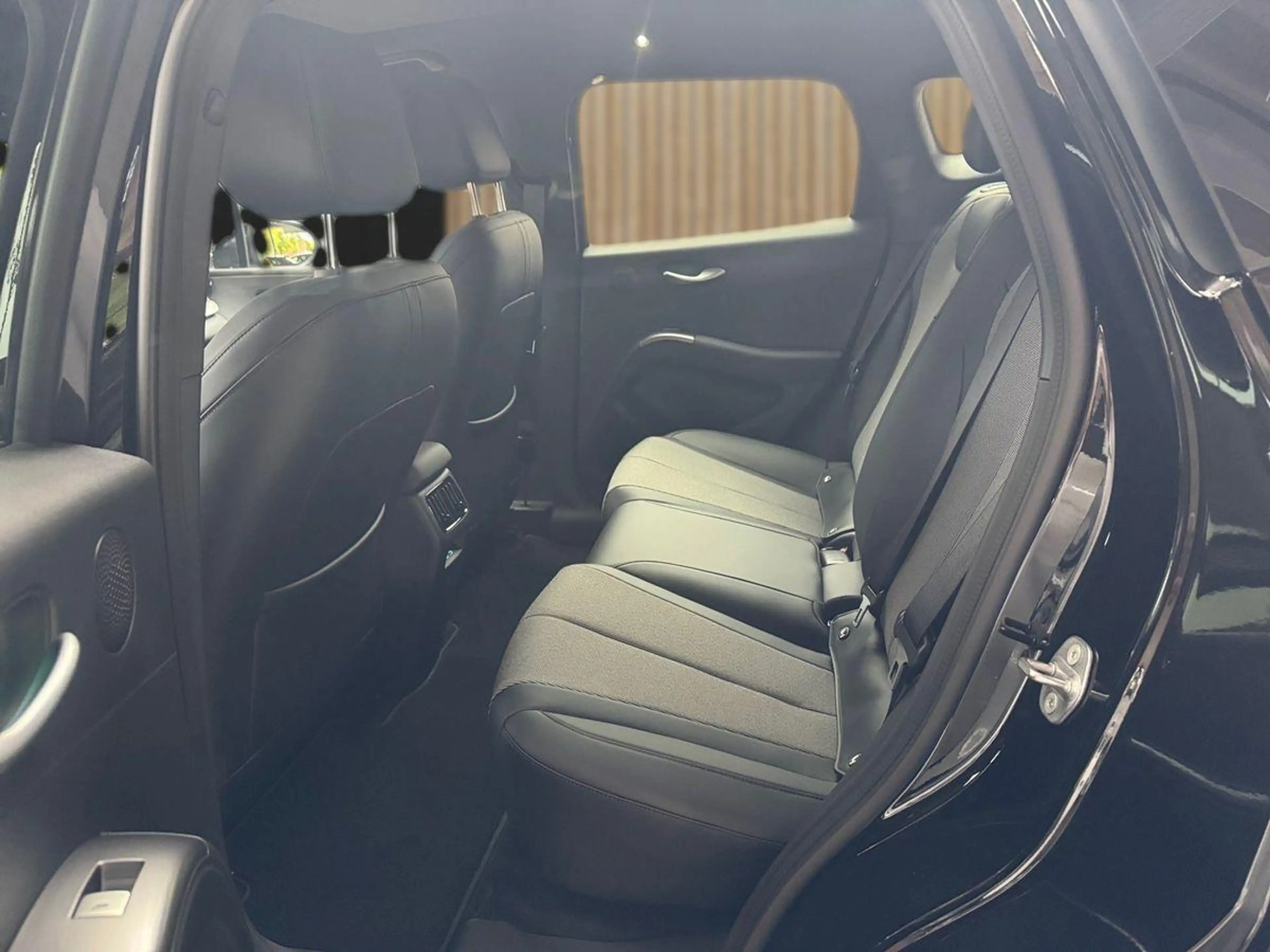 BYD Dolphin G 1.5 DM-i PHEV 156 kW Comfort — photo 12