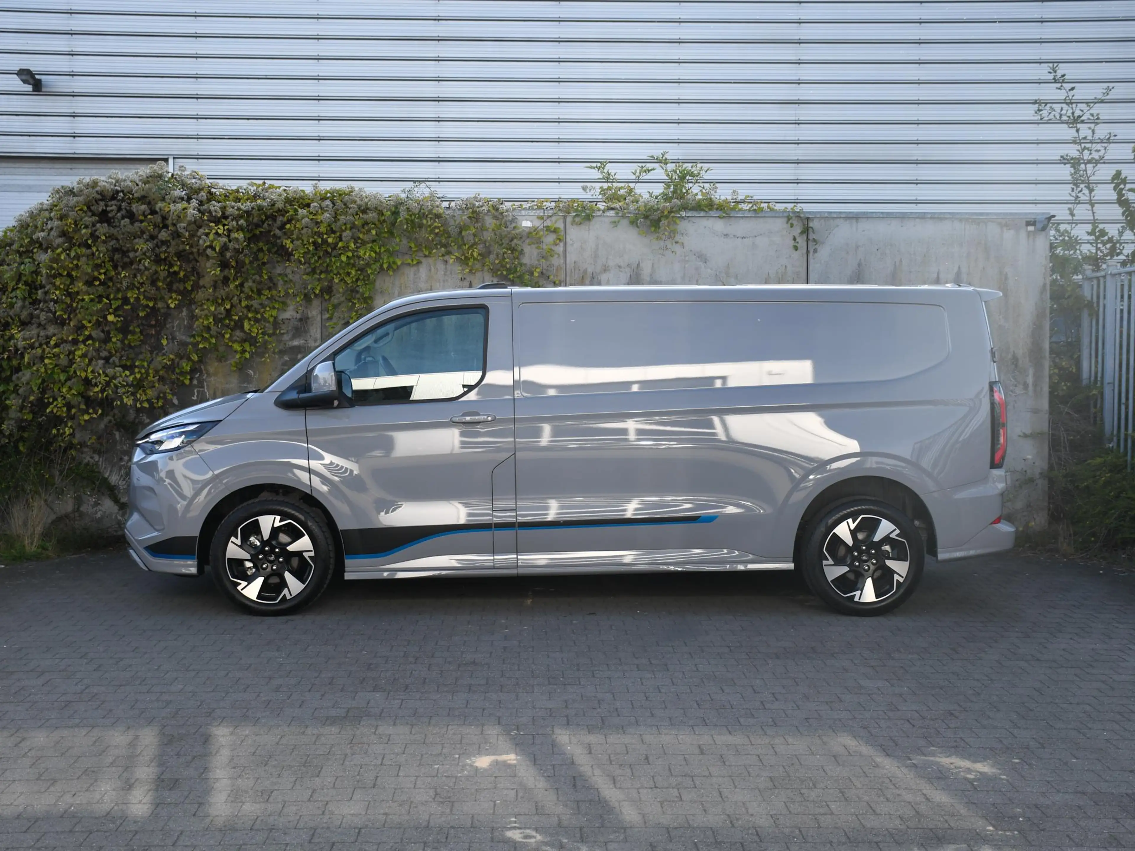 Ford Transit Custom 320 Sport L2H1 Plug in-Hybrid 233pk Automaat 19''L — photo 3
