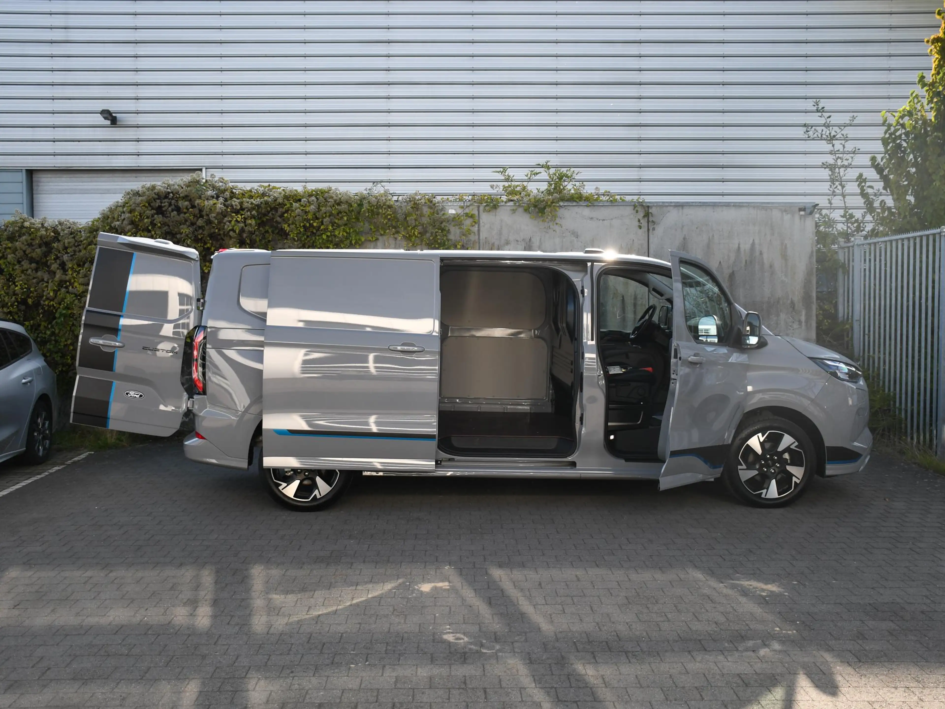 Ford Transit Custom 320 Sport L2H1 Plug in-Hybrid 233pk Automaat 19''L — photo 4