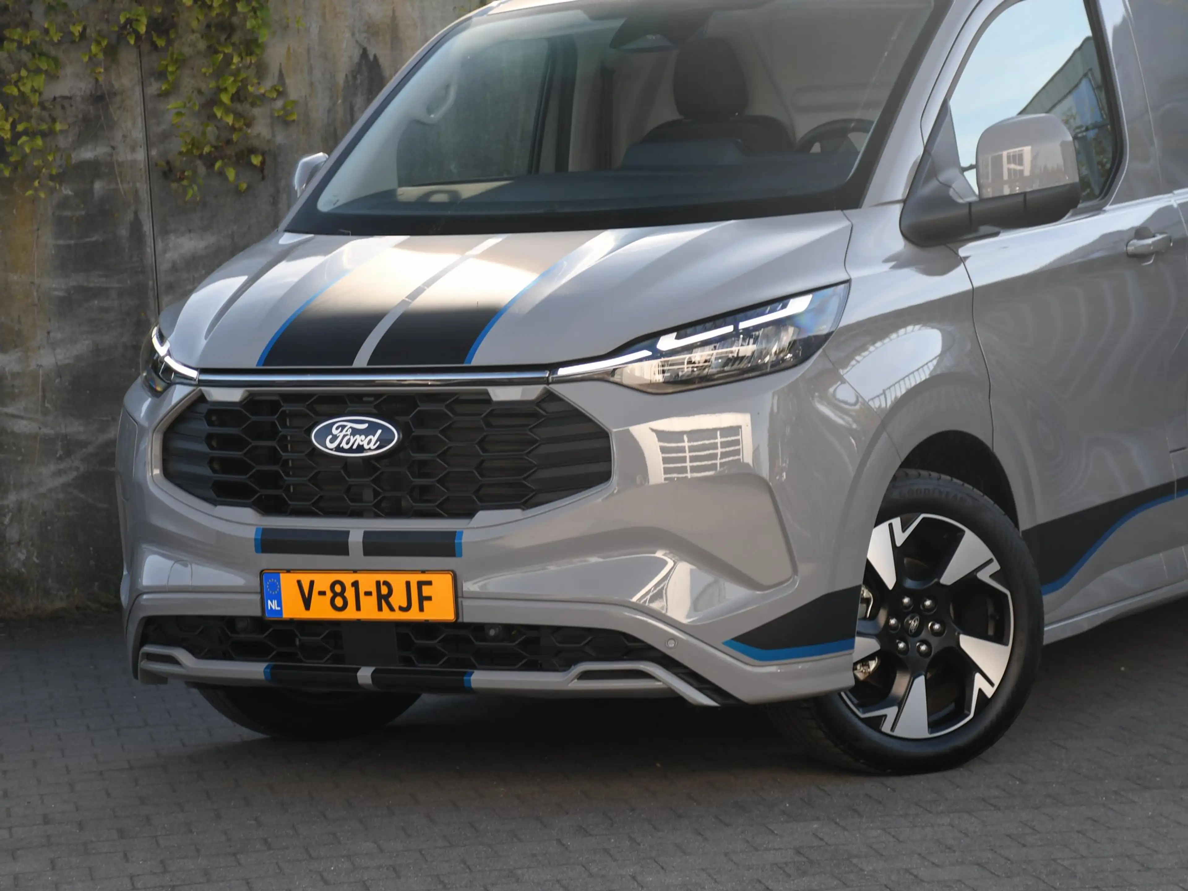 Ford Transit Custom 320 Sport L2H1 Plug in-Hybrid 233pk Automaat 19''L — photo 2