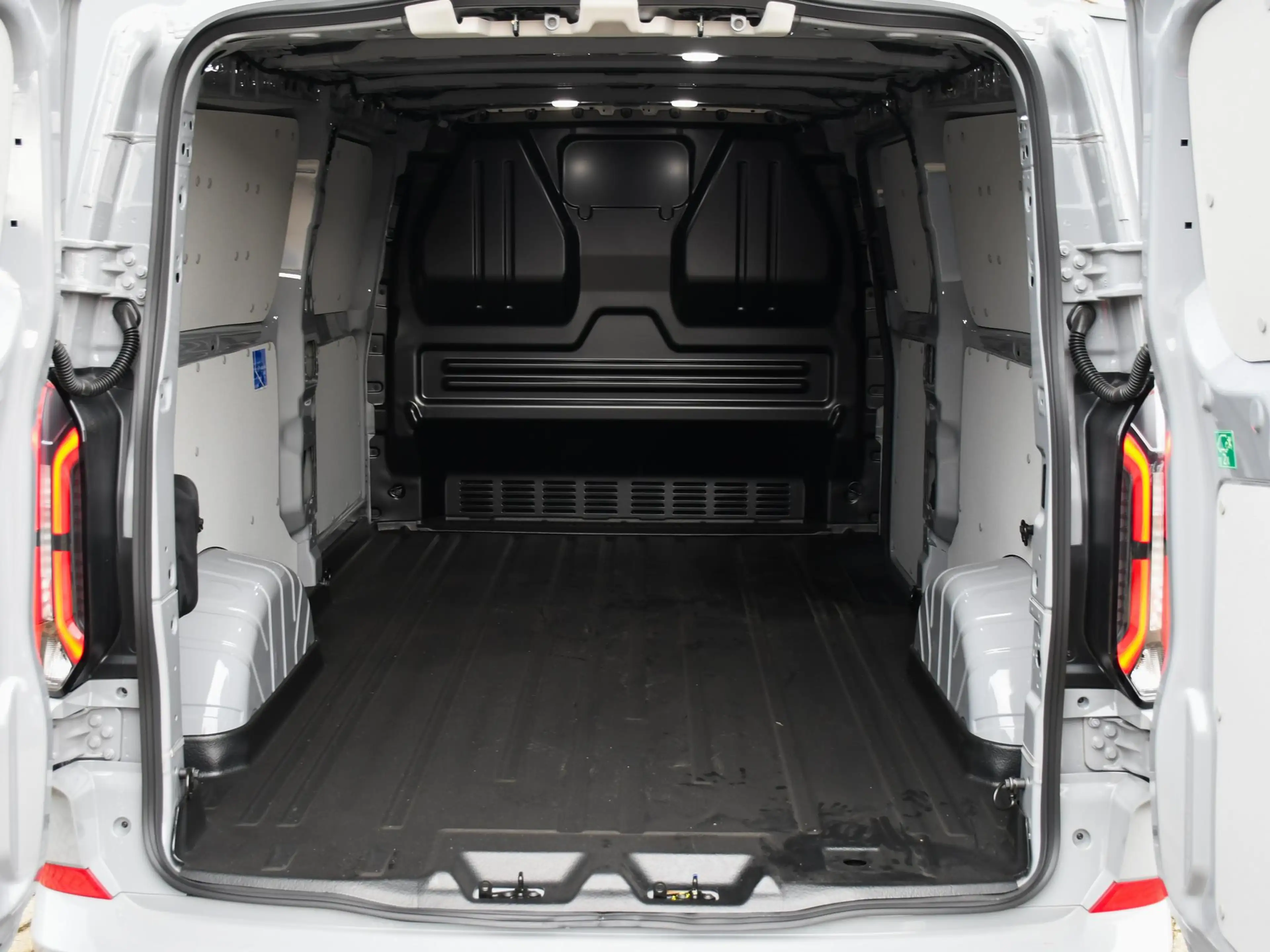 Ford Transit Custom 320 Sport L2H1 Plug in-Hybrid 233pk Automaat 19''L — photo 13