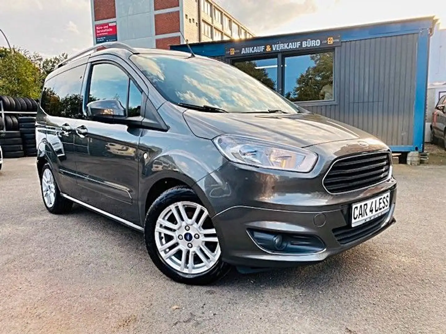 Ford Tourneo Courier 1.0 EcoBoost 74kW Titanium Grau - 1