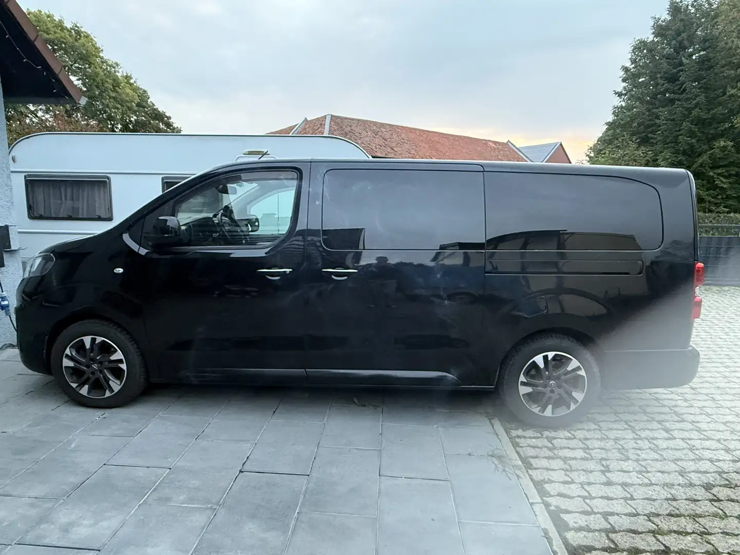 Opel Zafira Life 2.0 D L Aut. Innovation Navi 7 Sitze AHK Leder ACC - 2