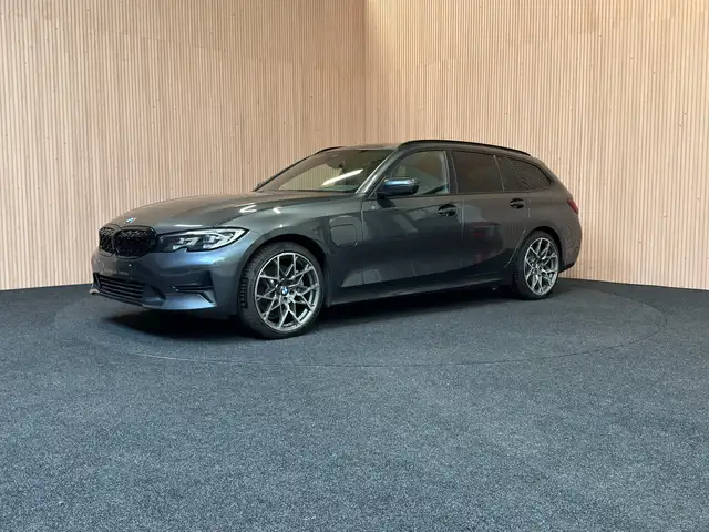 BMW 330 Touring 330eA| Verw. stoelen| dab| Camera|DAB