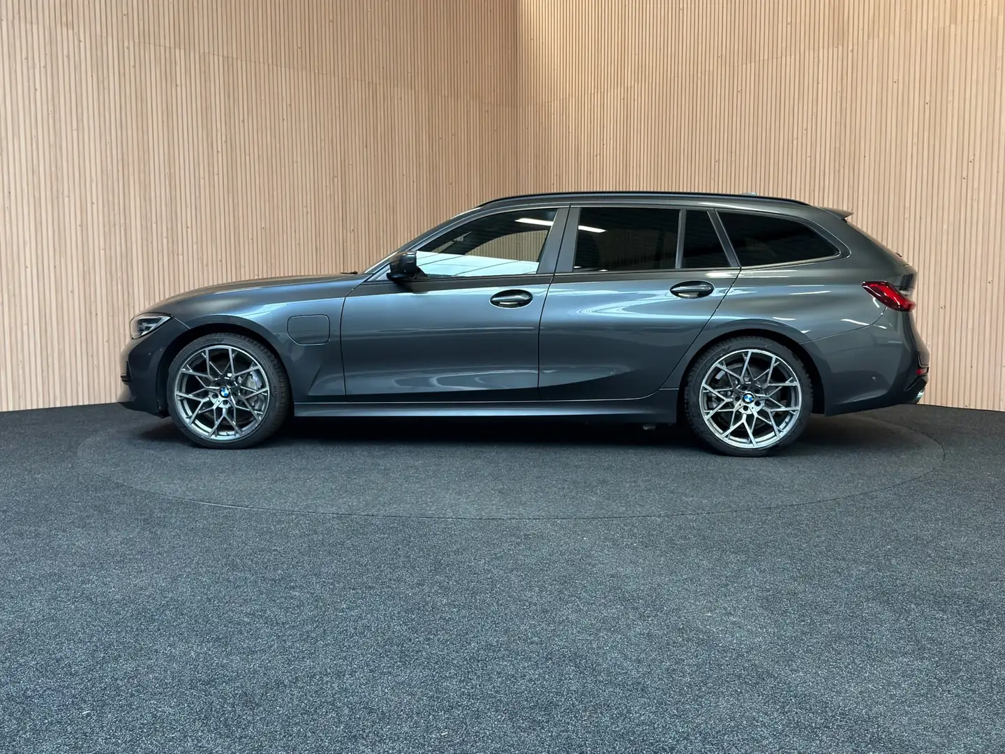 BMW 330 Touring 330eA| Verw. stoelen| dab| Camera|DAB Gris - 2