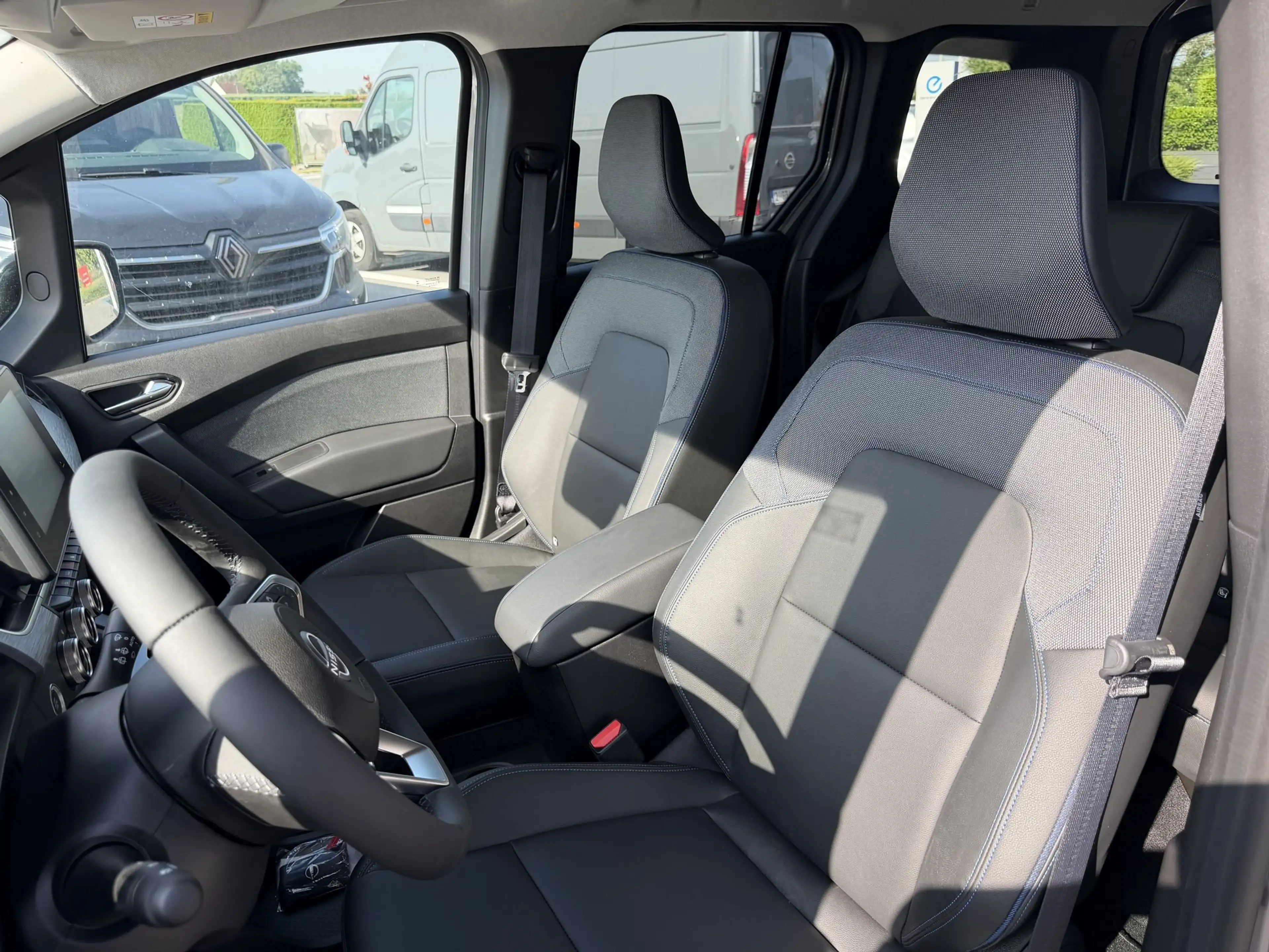 Nissan Townstar RENAULT KANGOO DIG-T 130 N-Connecta L1H1 + Combi Design Pack — photo 15