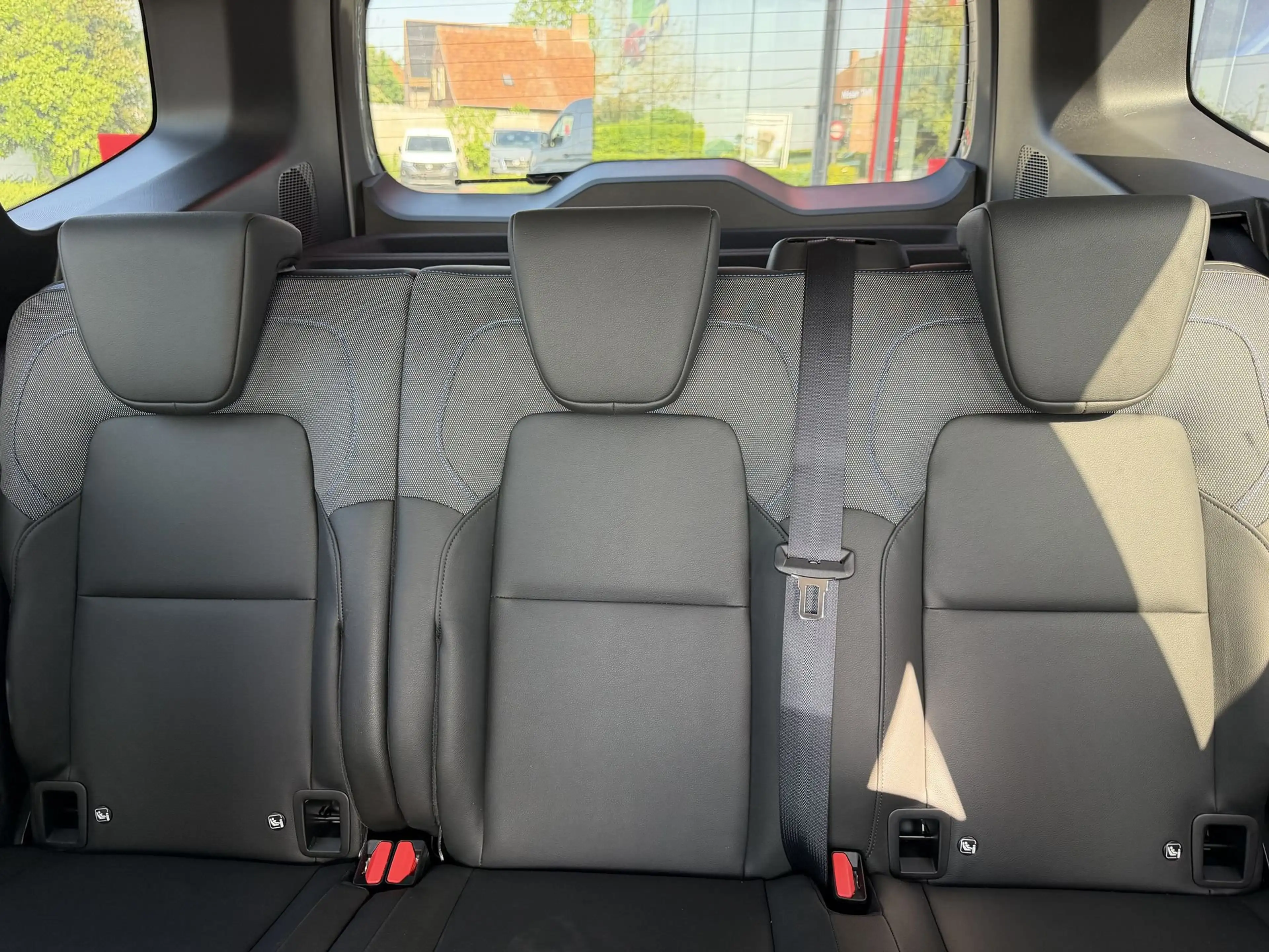 Nissan Townstar RENAULT KANGOO DIG-T 130 N-Connecta L1H1 + Combi Design Pack — photo 14