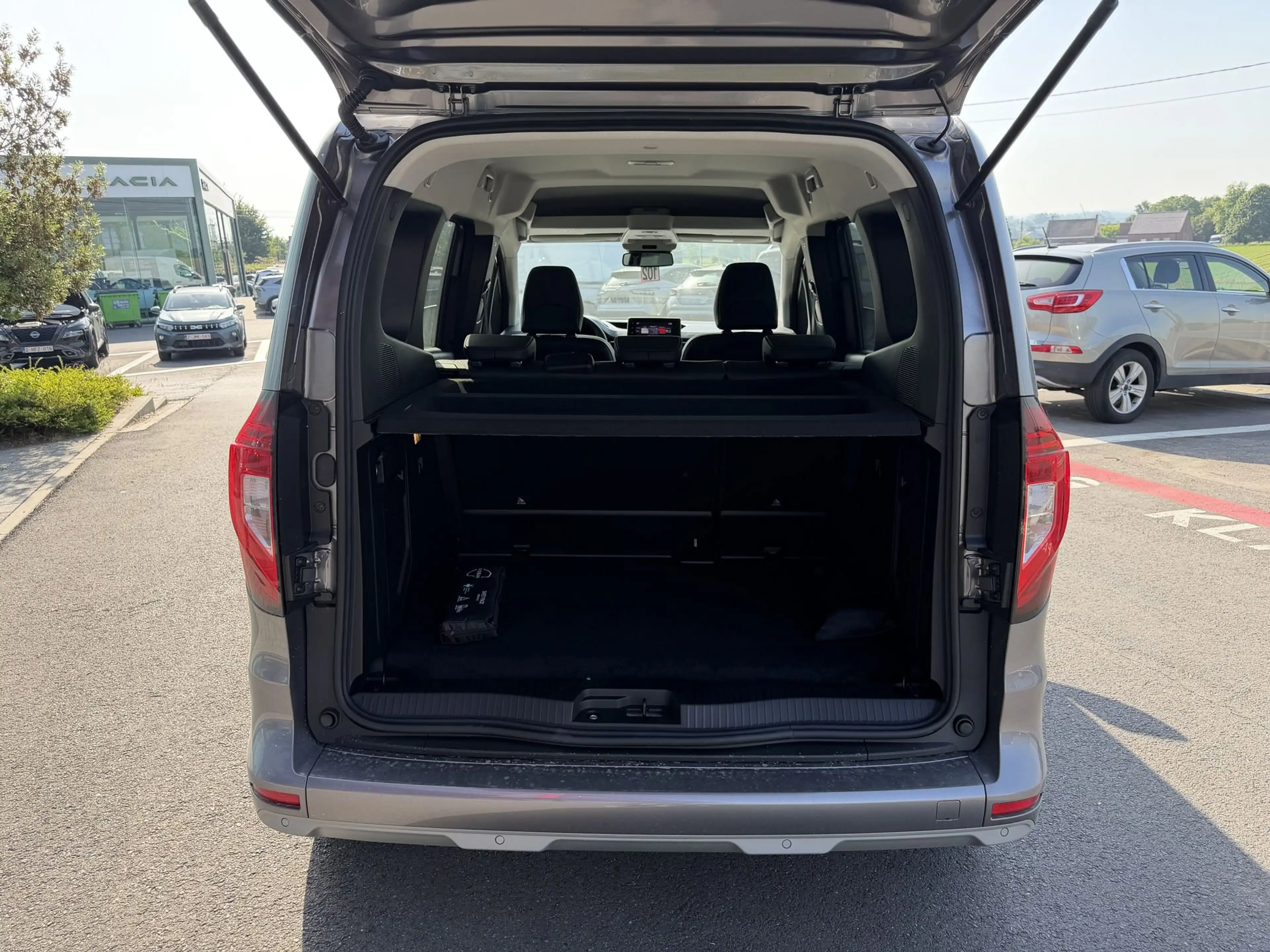Nissan Townstar RENAULT KANGOO DIG-T 130 N-Connecta L1H1 + Combi Design Pack — photo 8