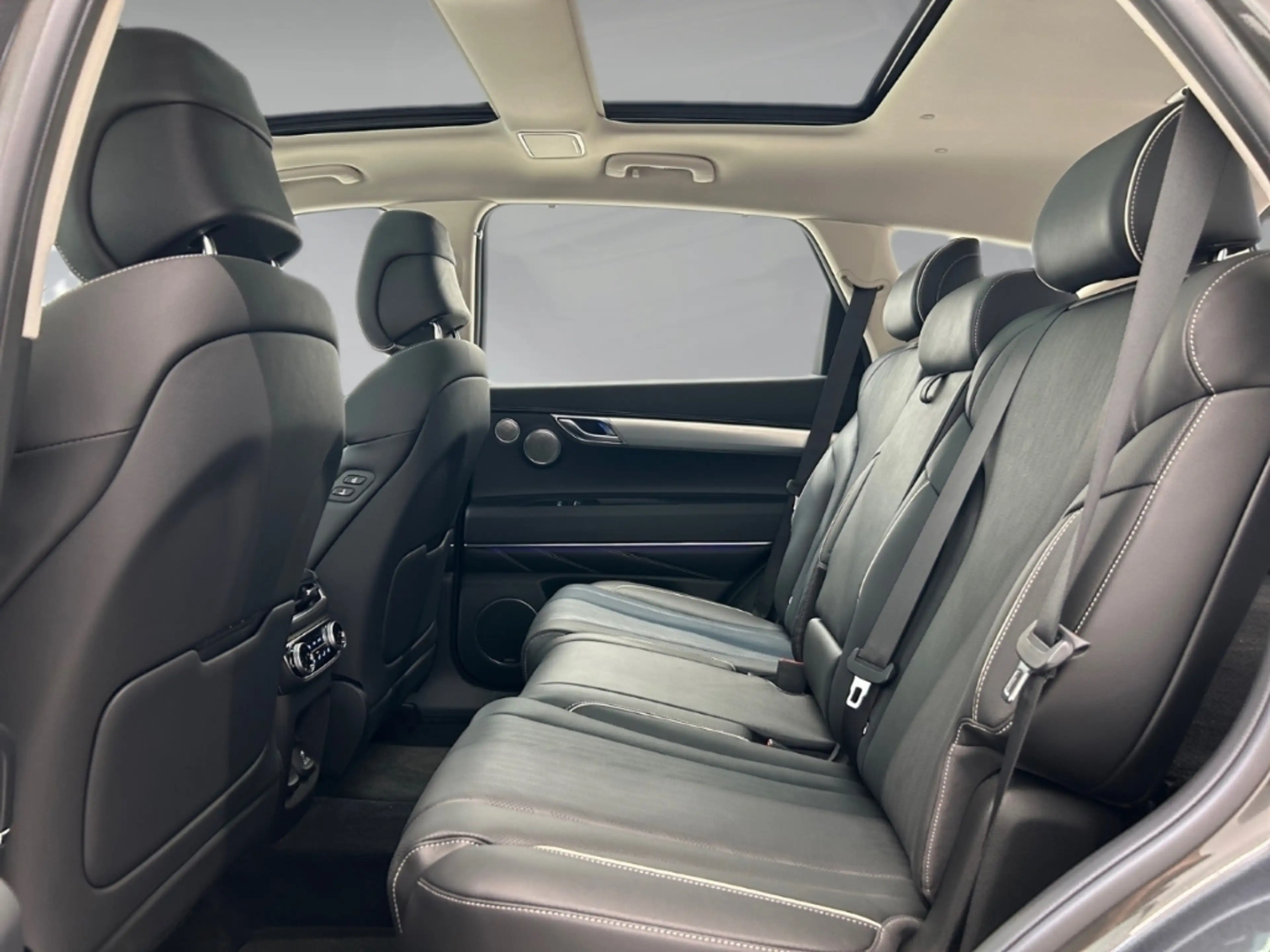 Genesis GV80 Sport 4WD — photo 14