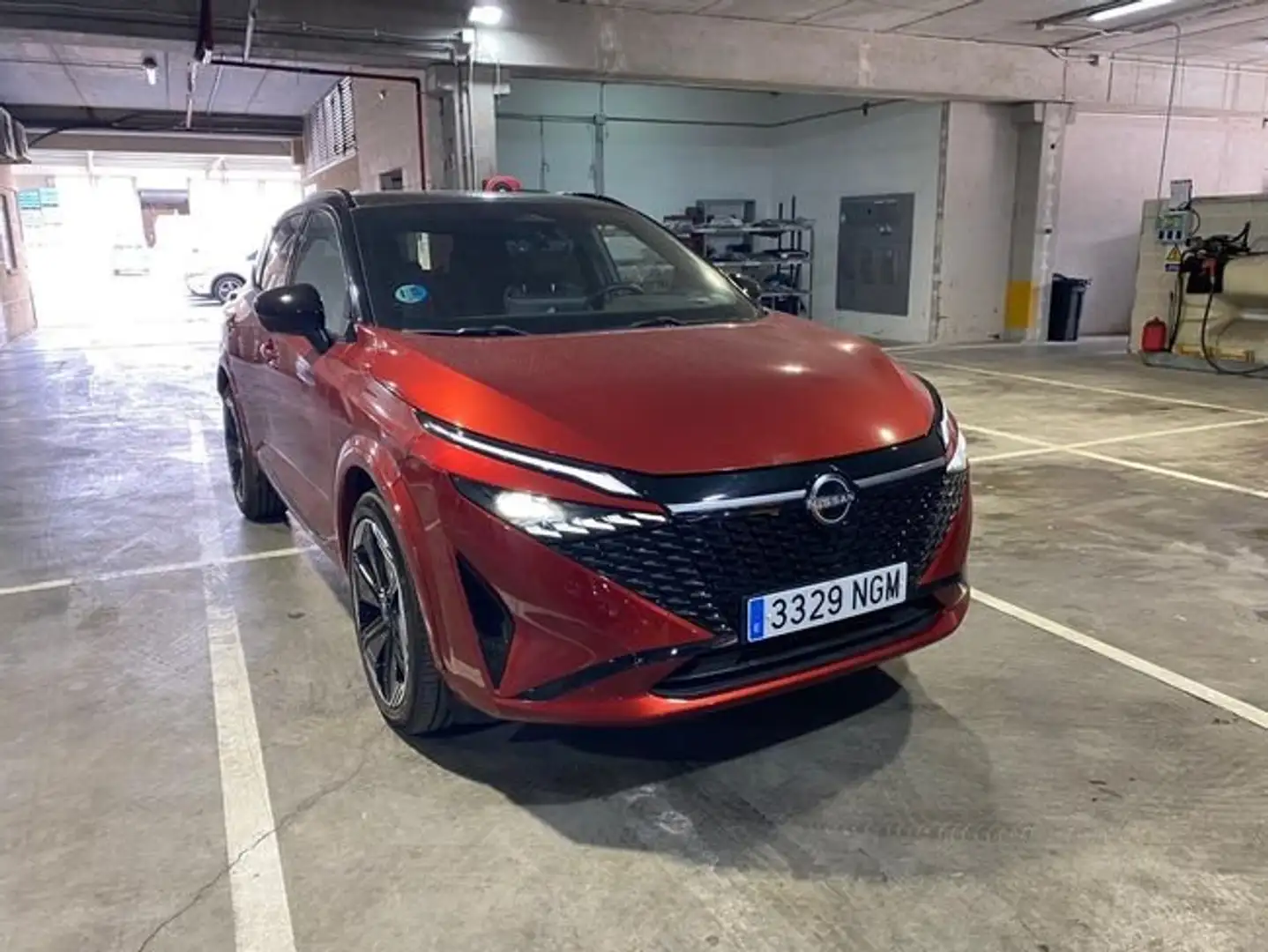 Nissan Qashqai DIG-T 103kW (140CV) mHEV 4x2 N-Design Rojo - 2