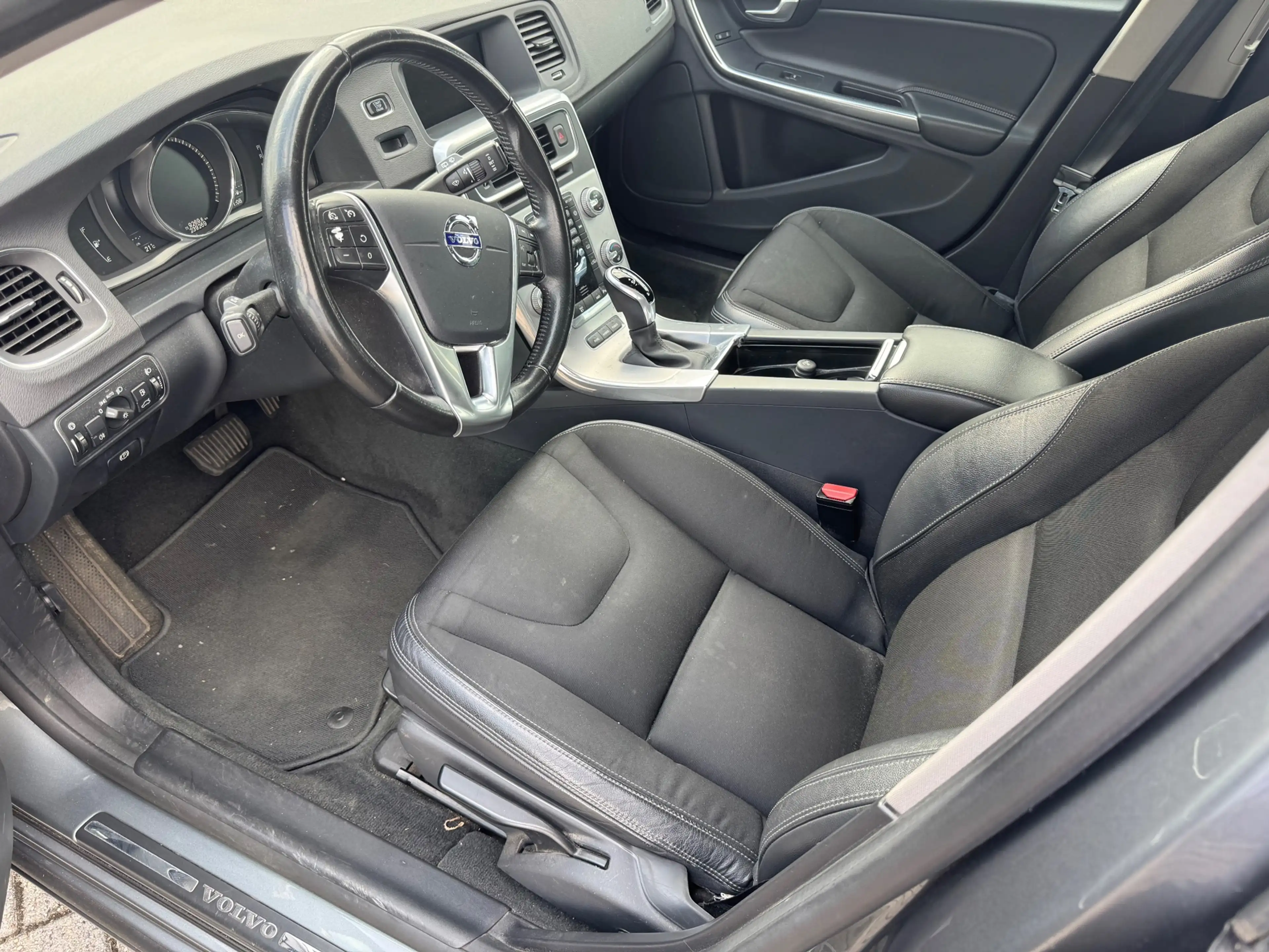 Volvo V60 2.4 D5 Twin Engine Lease Edition Garantie — photo 2