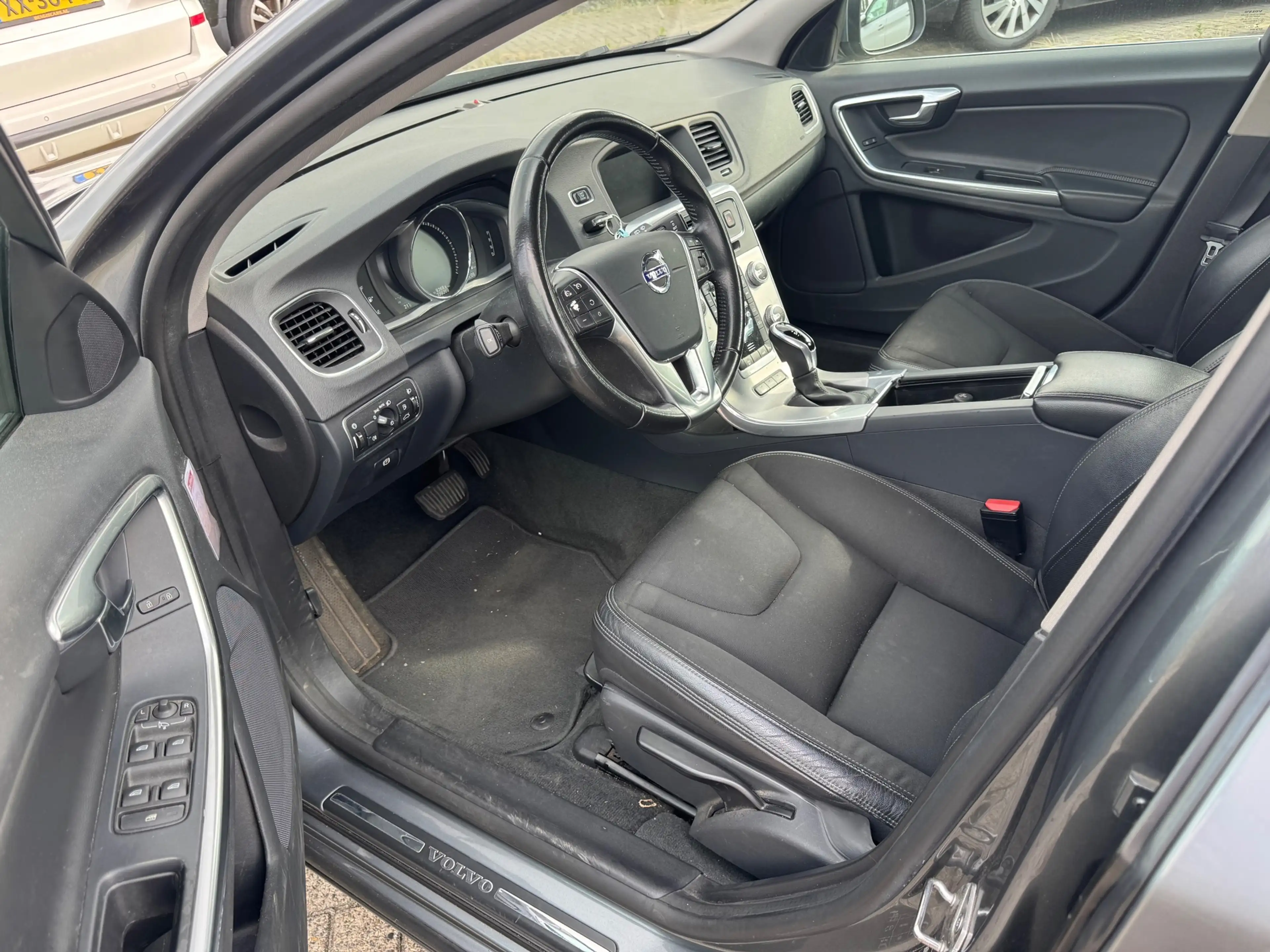 Volvo V60 2.4 D5 Twin Engine Lease Edition Garantie — photo 4