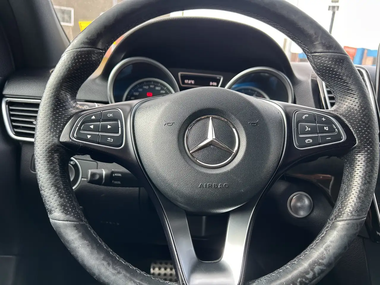 Mercedes-Benz GLE снимка Mercedes-Benz GLE