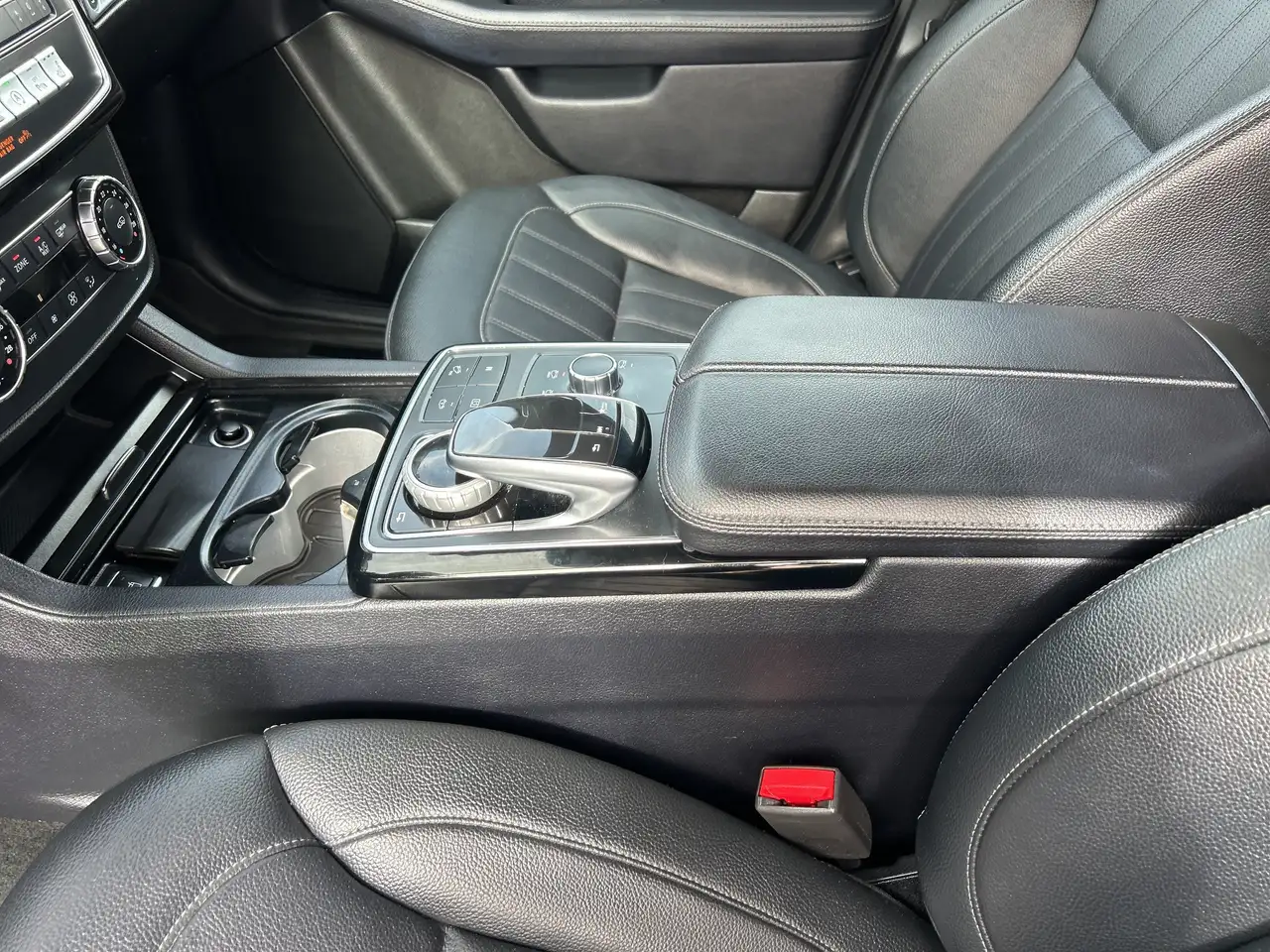 Mercedes-Benz GLE снимка Mercedes-Benz GLE