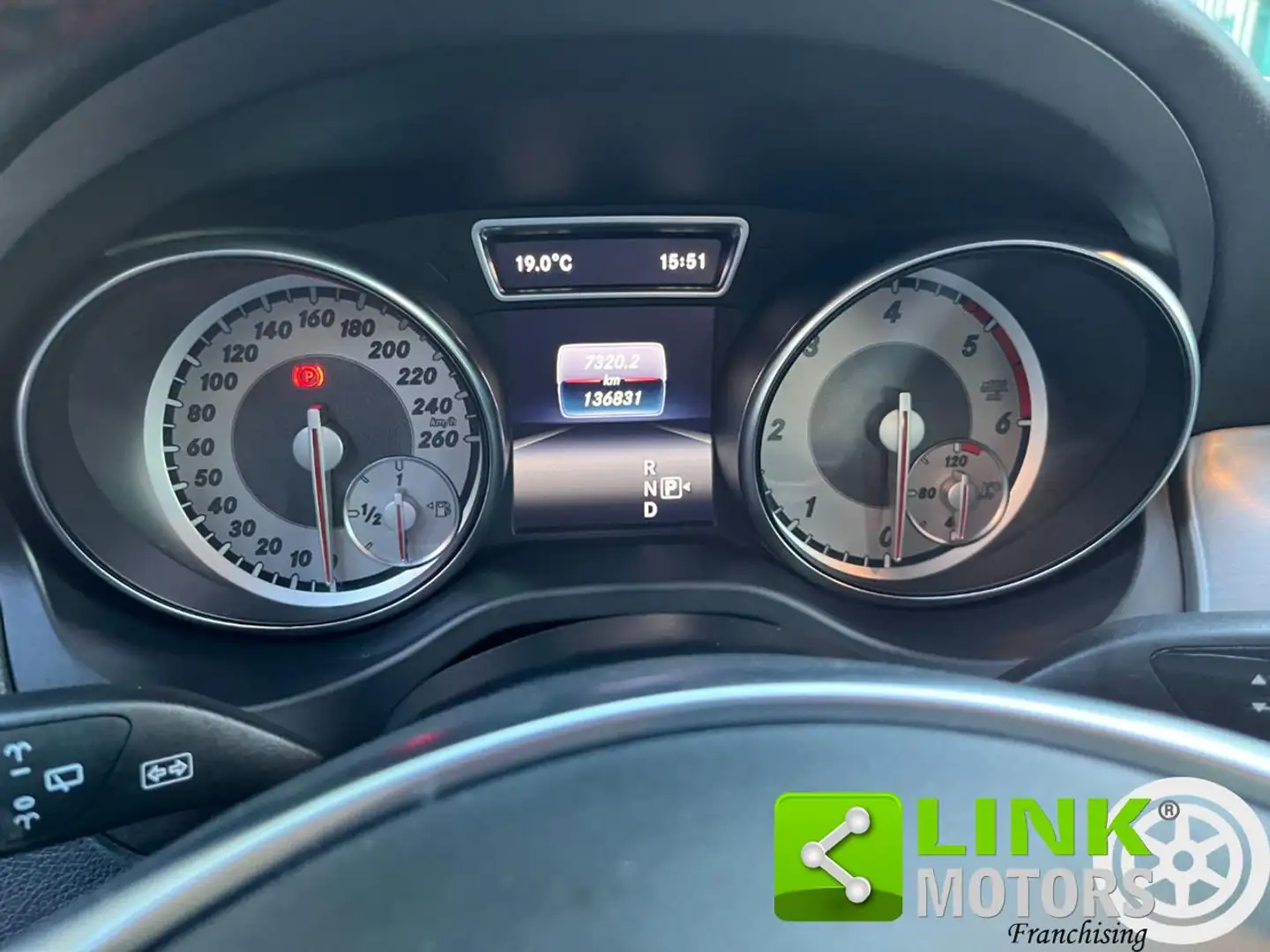 Mercedes-Benz GLA 220 d 177 CV Premium Plus Gris - 2